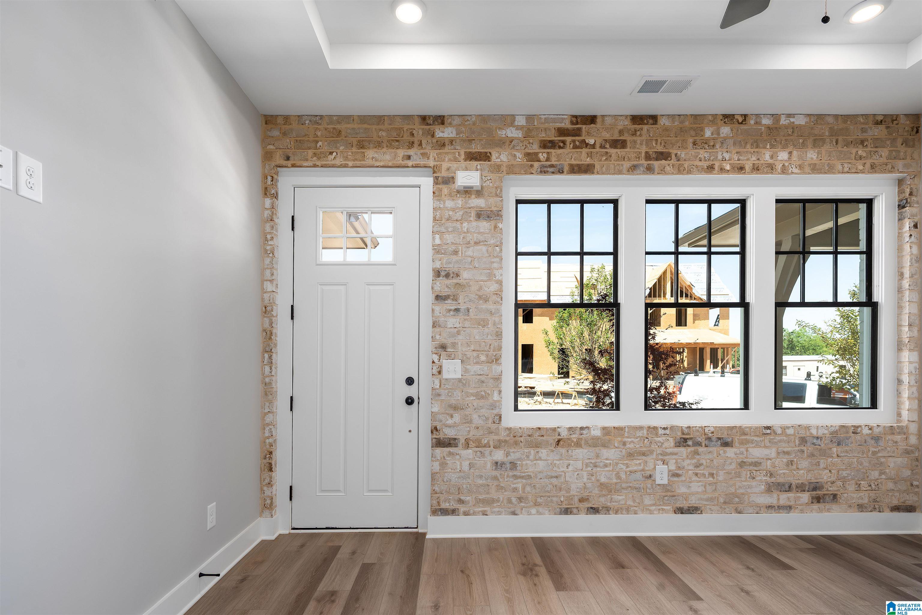 1109 WINDSOR SQUARE