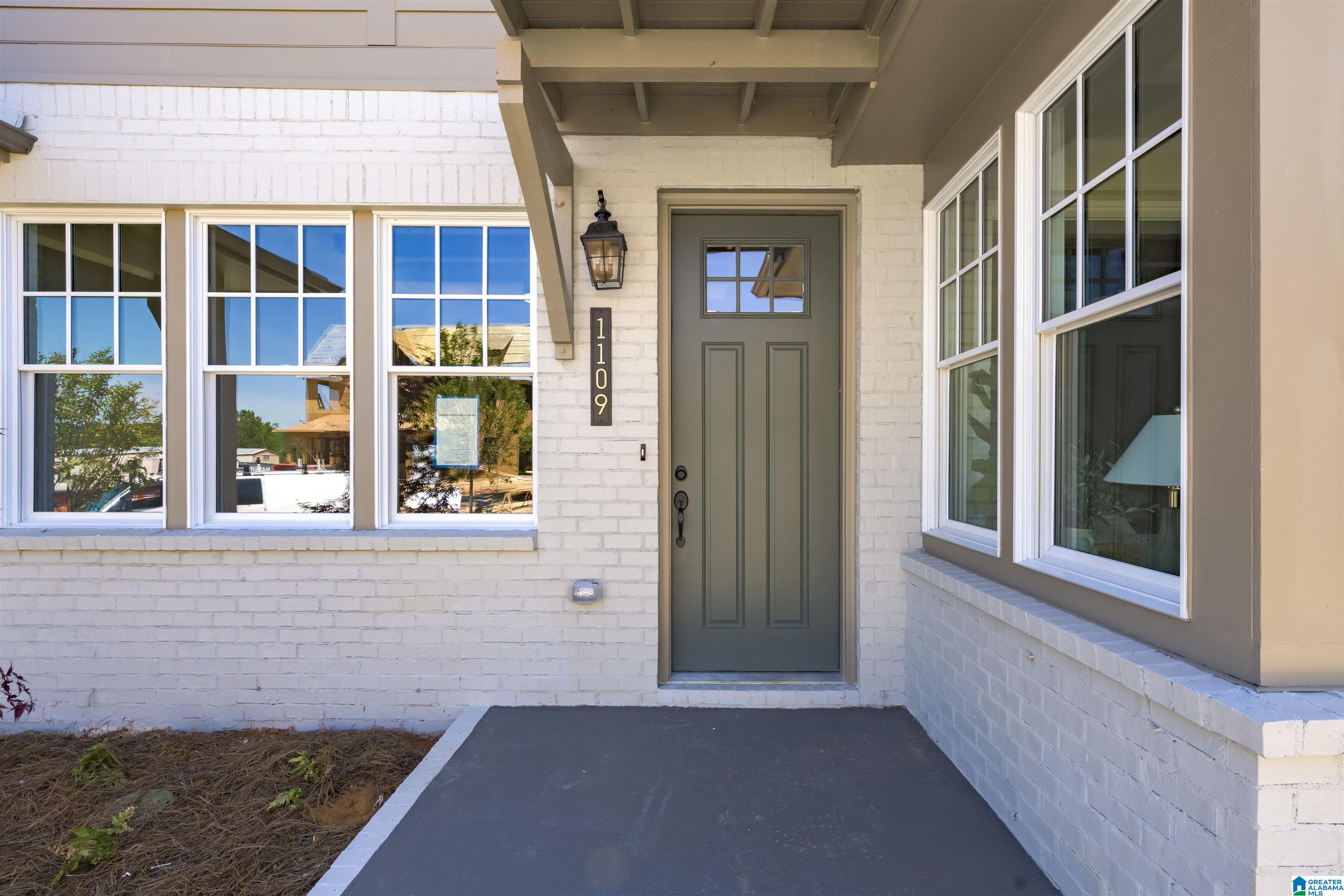 1109 WINDSOR SQUARE