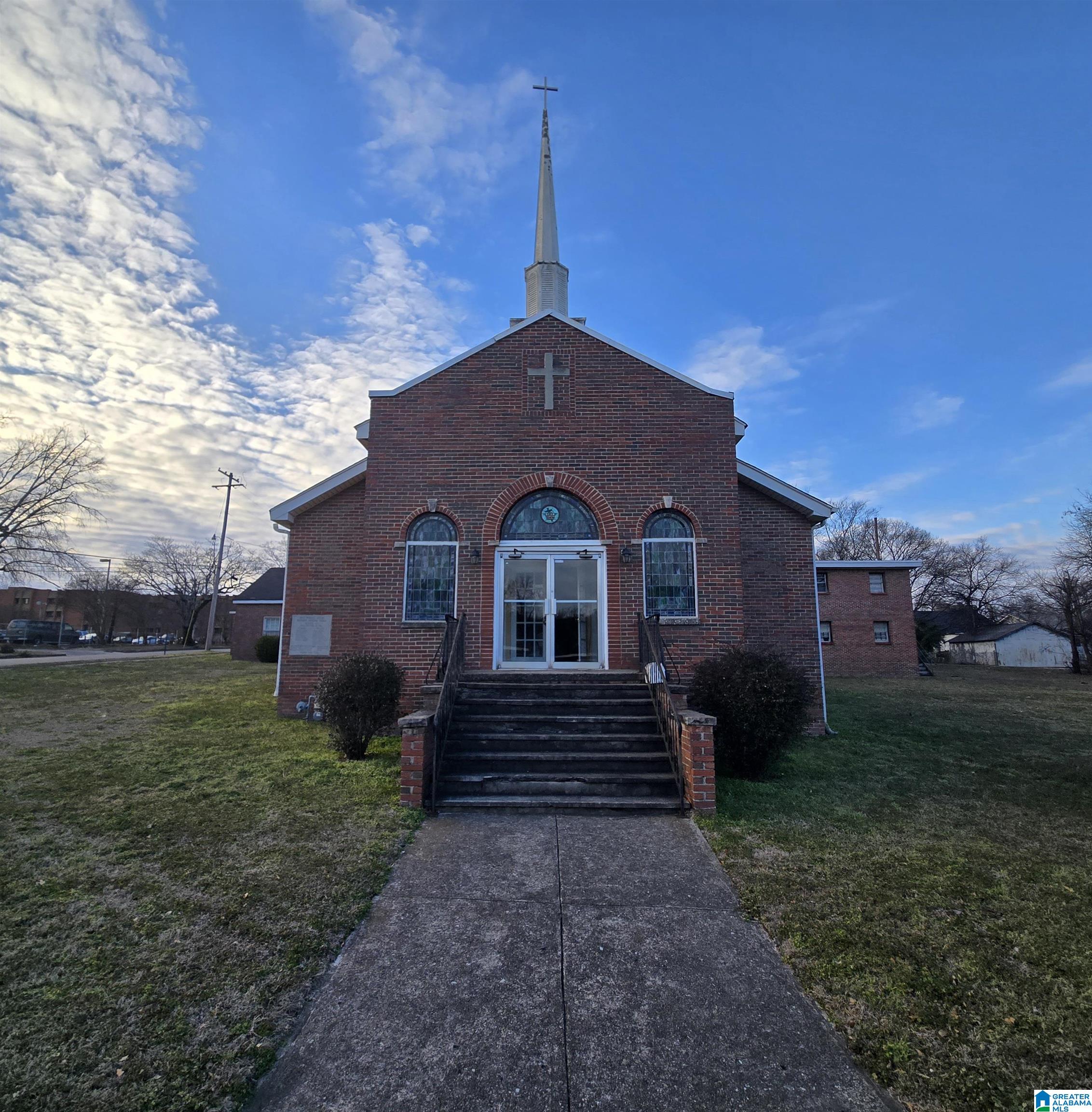 Photo 1 of 6 — 1000 JACKSON BOULEVARD, TARRANT, AL 35217