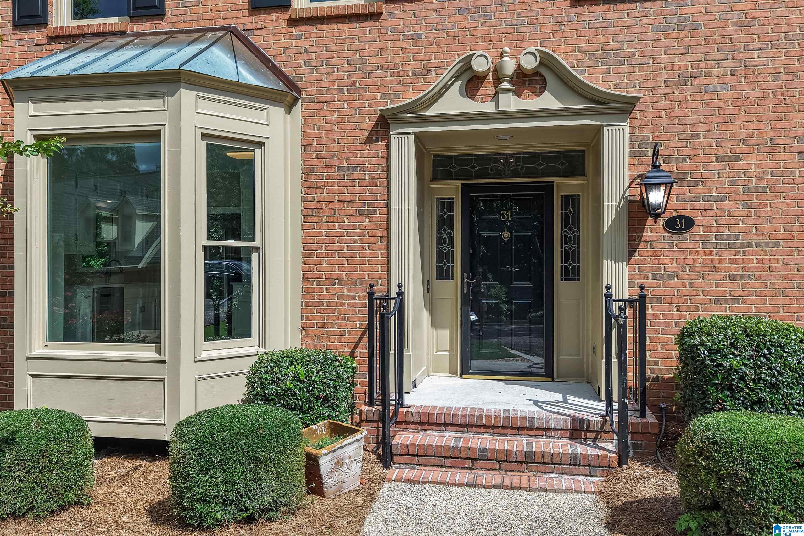 31 THE OAKS CIRCLE