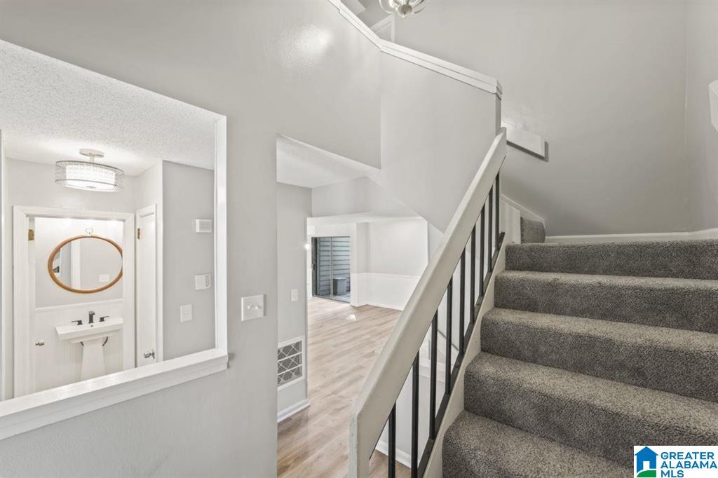 2423 EAGLE COURT 2423