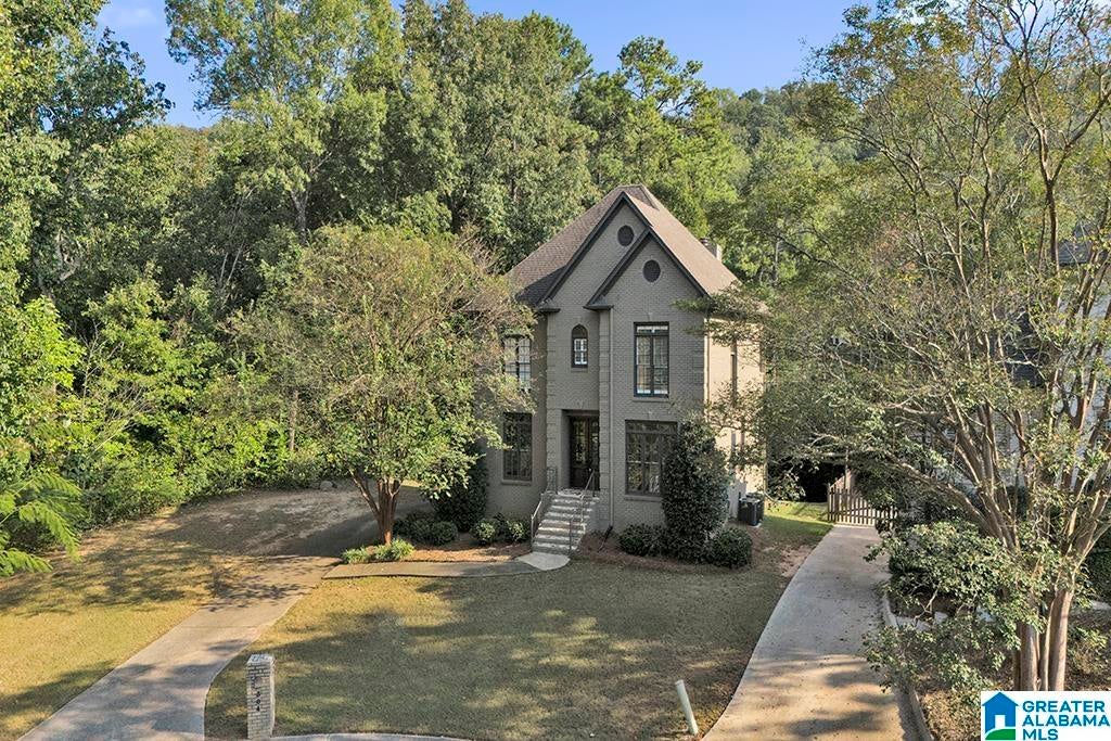 304 DELCRIS COURT