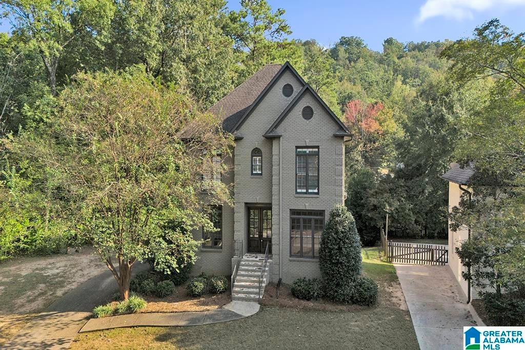 304 DELCRIS COURT