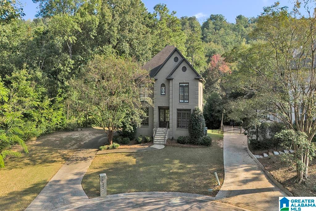 304 DELCRIS COURT