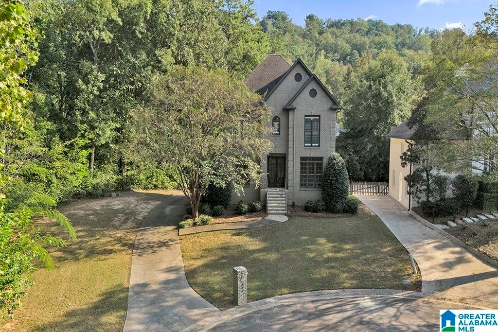 304 DELCRIS COURT