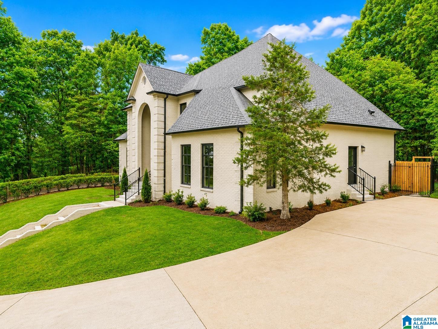 5609 RIDGEVIEW DRIVE