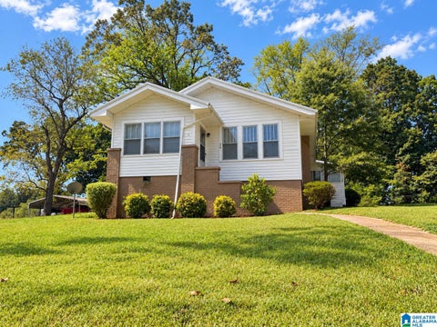 Photo of 118 Highland Drive, HUEYTOWN, AL 35023 (MLS # 21464966)