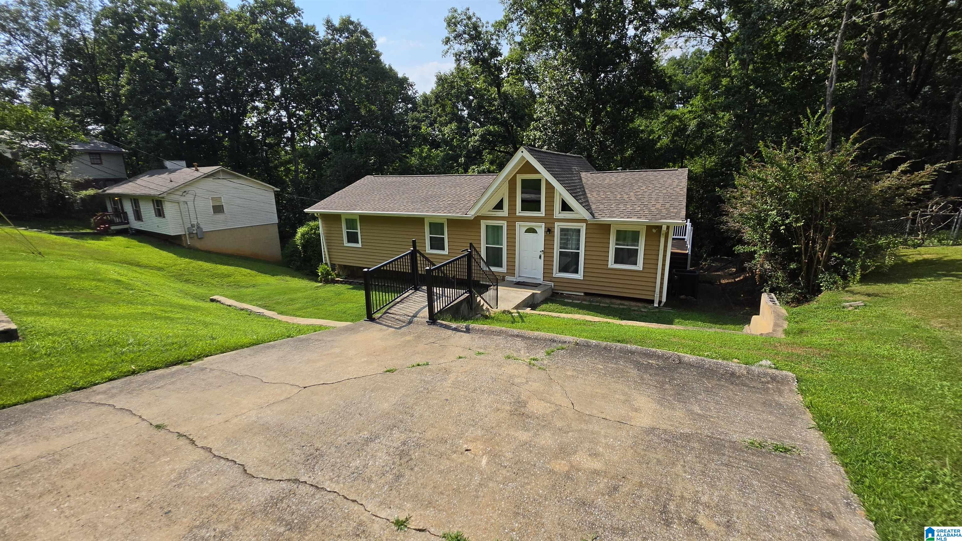 Photo 1 of 17 — 640 16TH TERRACE NW, CENTER POINT, AL 35215