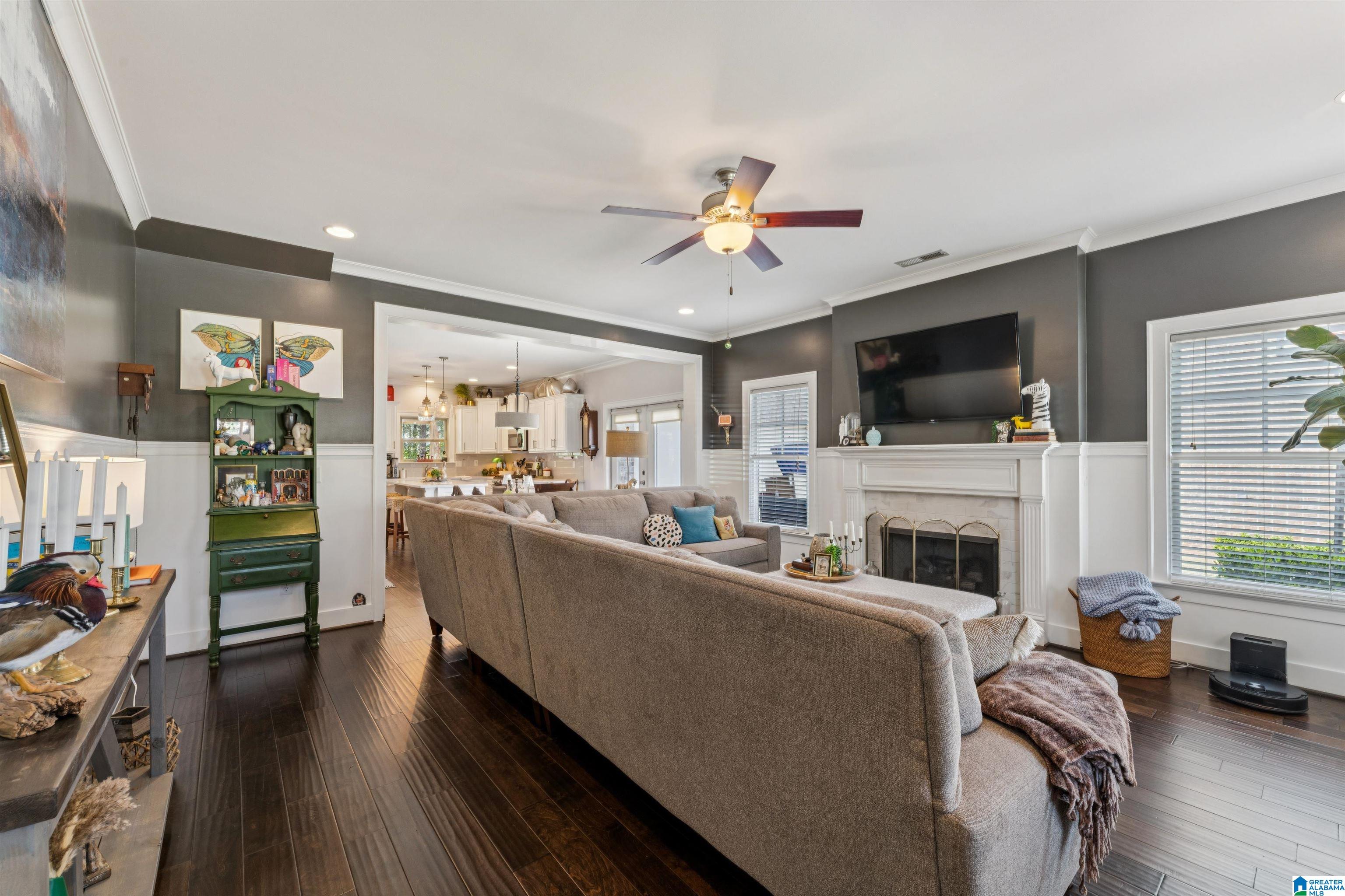 1033 EVAN CIRCLE - Photo 4
