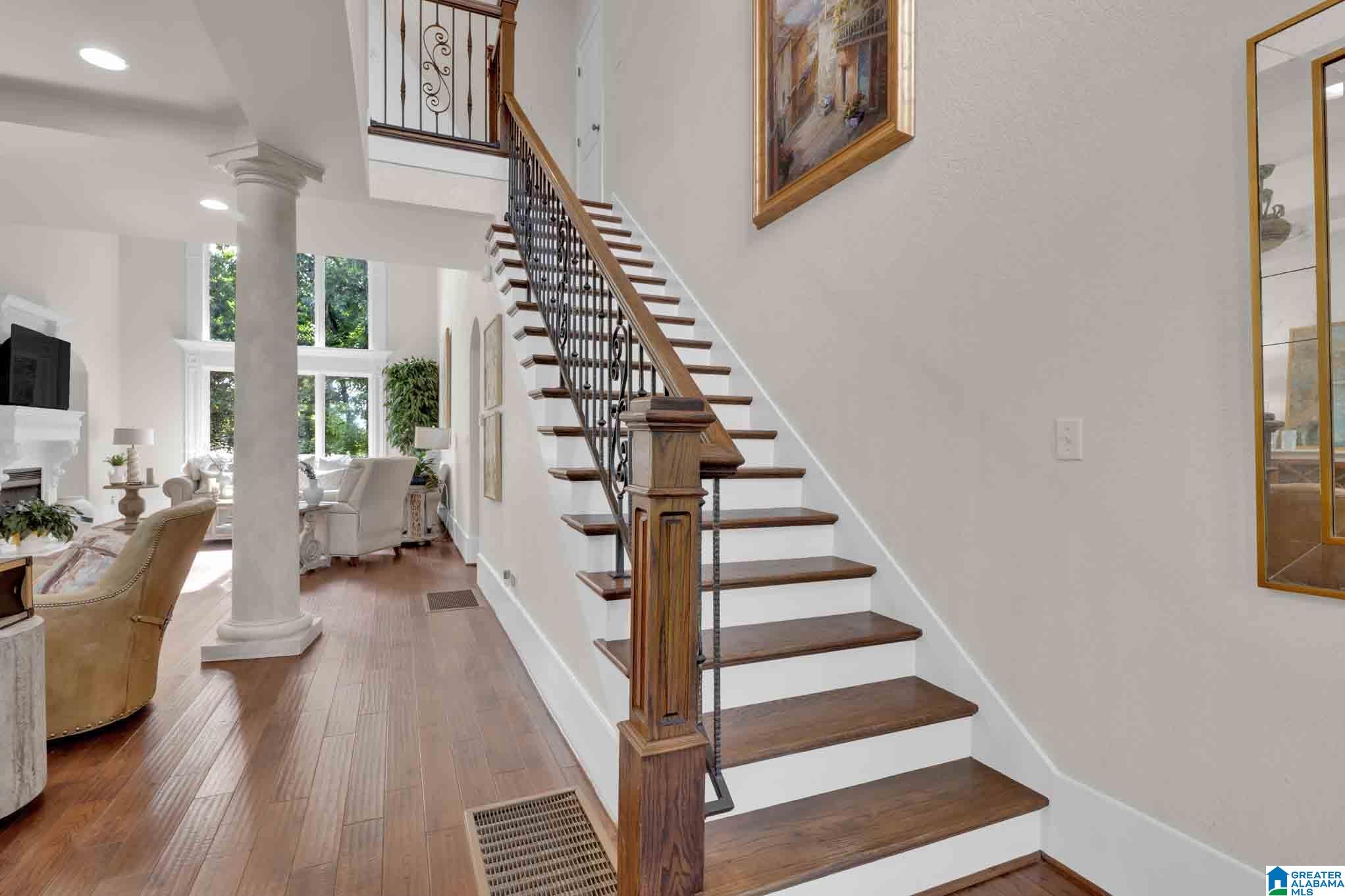 833 MOUNTAINVIEW DRIVE
