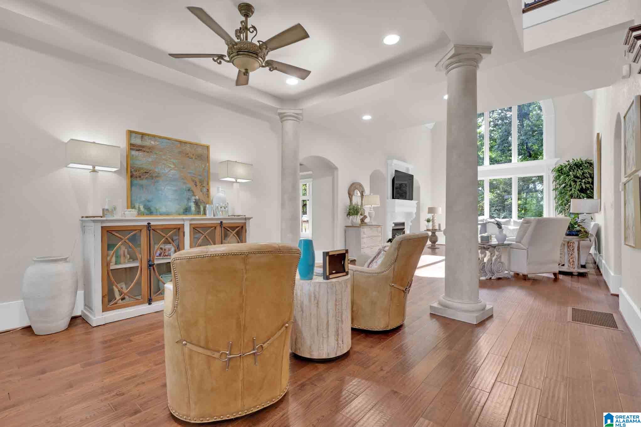 833 MOUNTAINVIEW DRIVE