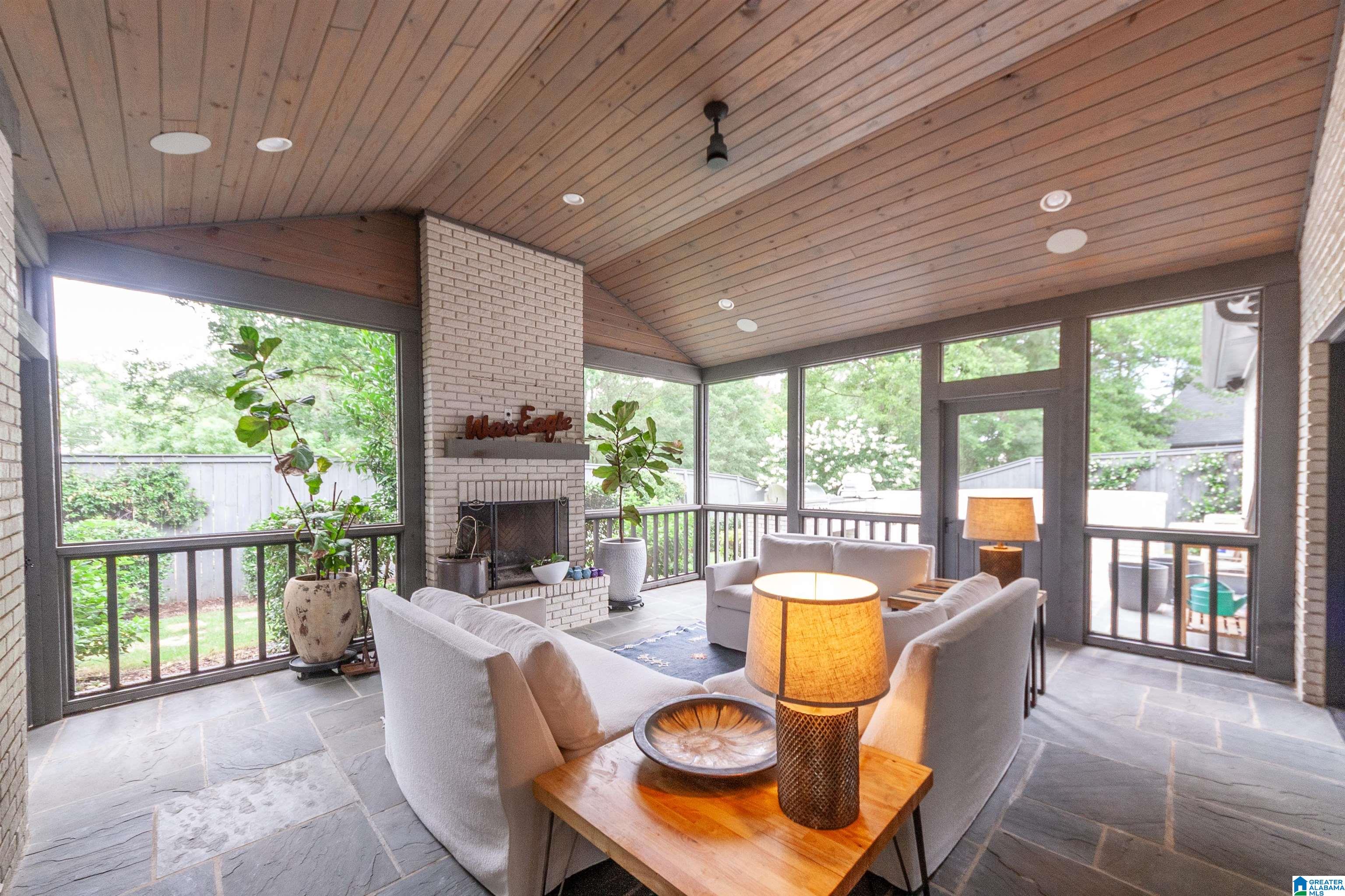 1557 PARKSIDE COURT