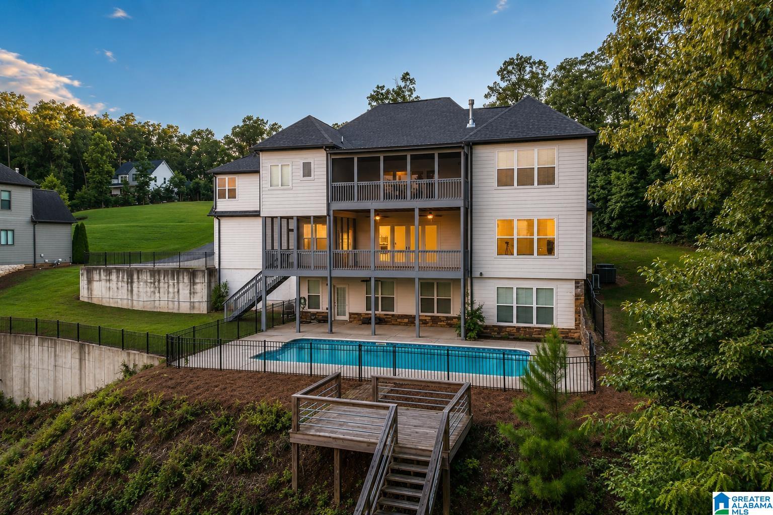 733 LAKEVIEW CREST DRIVE