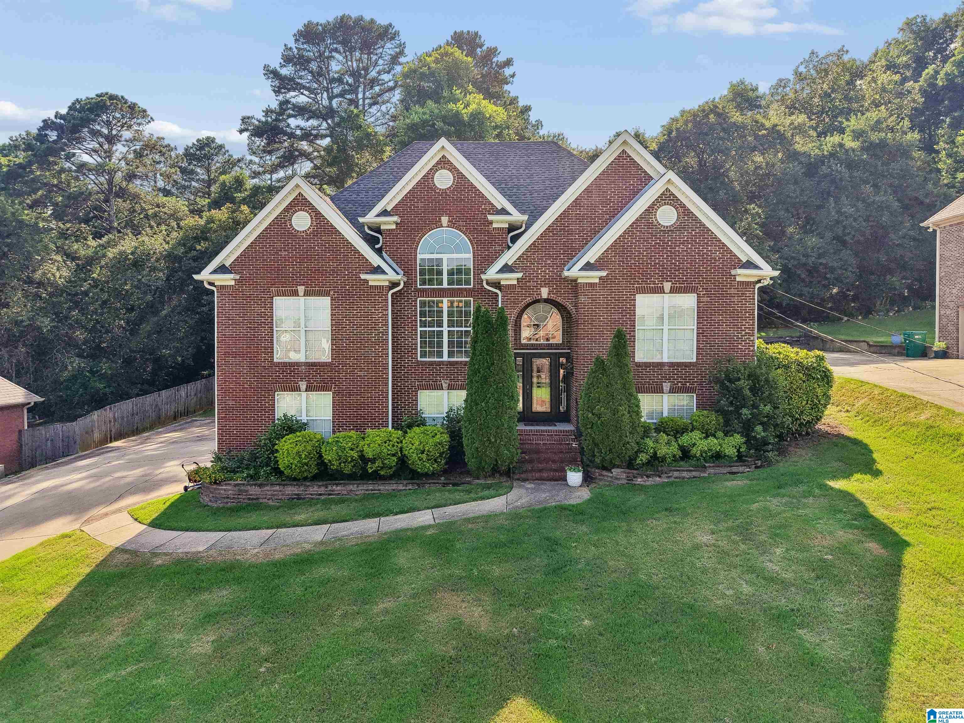 1042 MEADOWS LANE