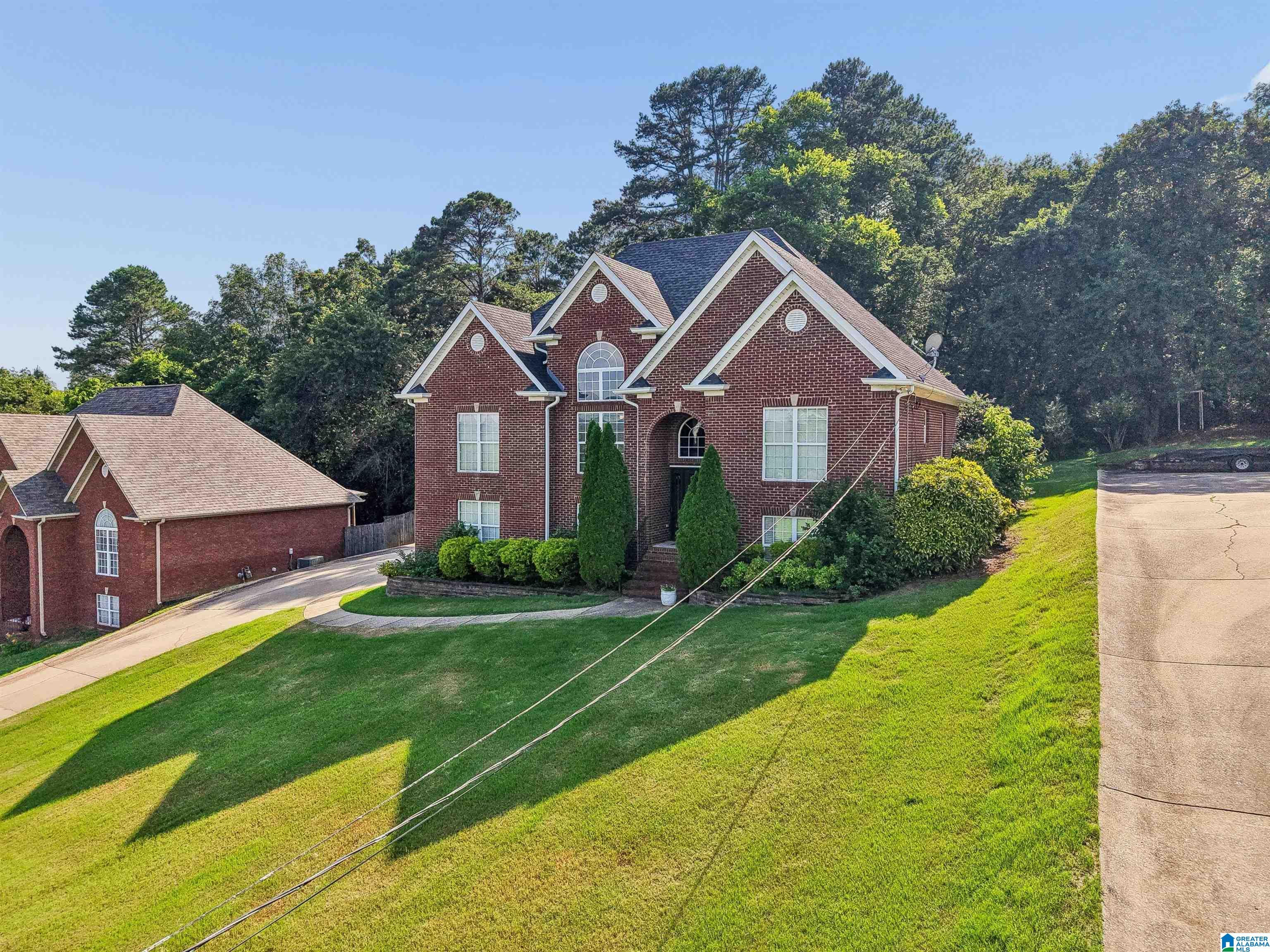 1042 MEADOWS LANE