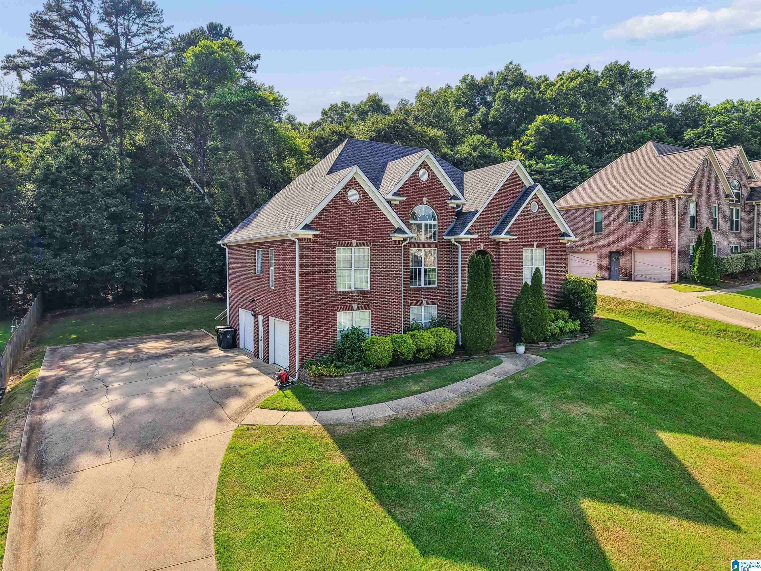 1042 MEADOWS LANE