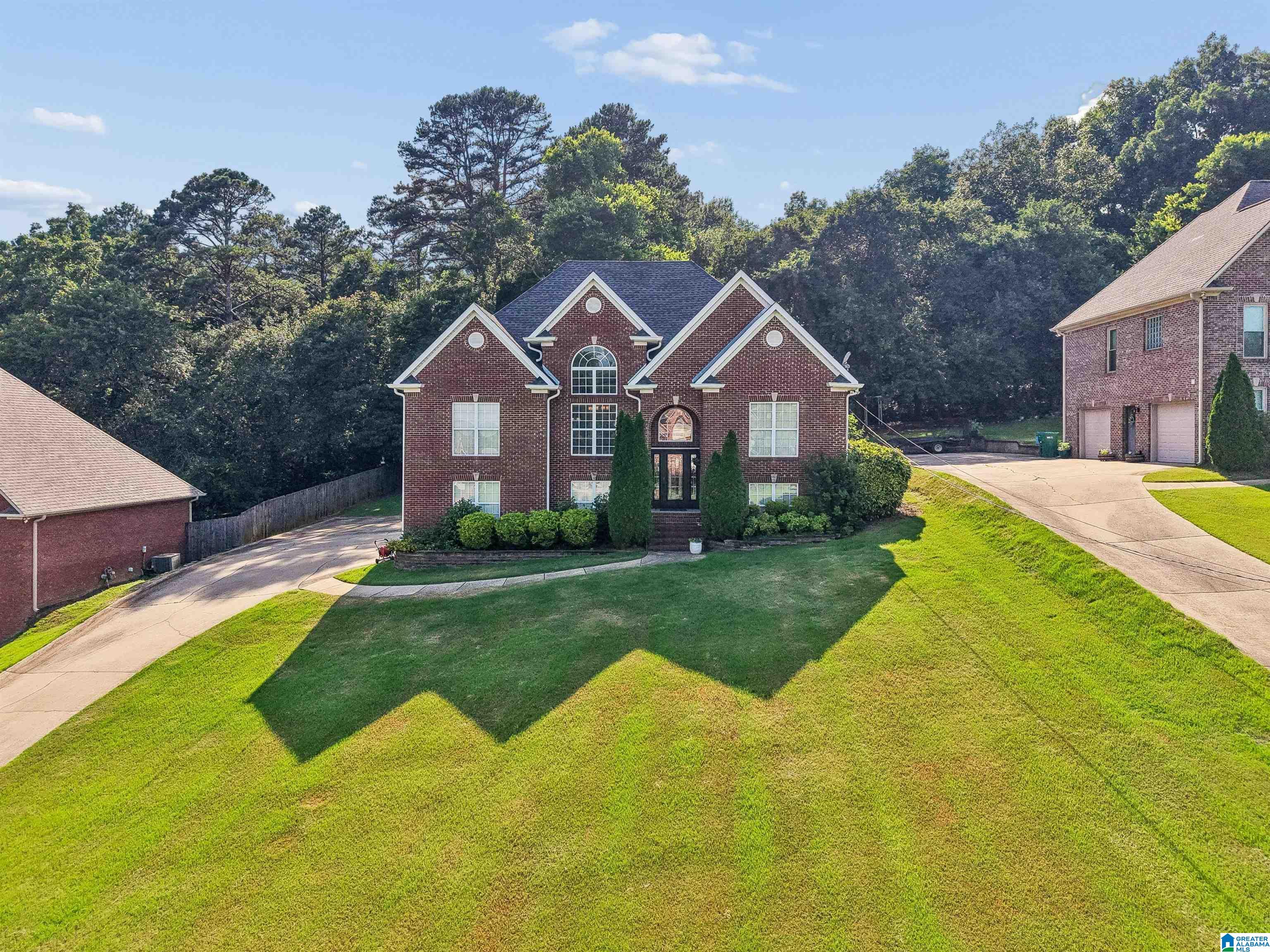 1042 MEADOWS LANE