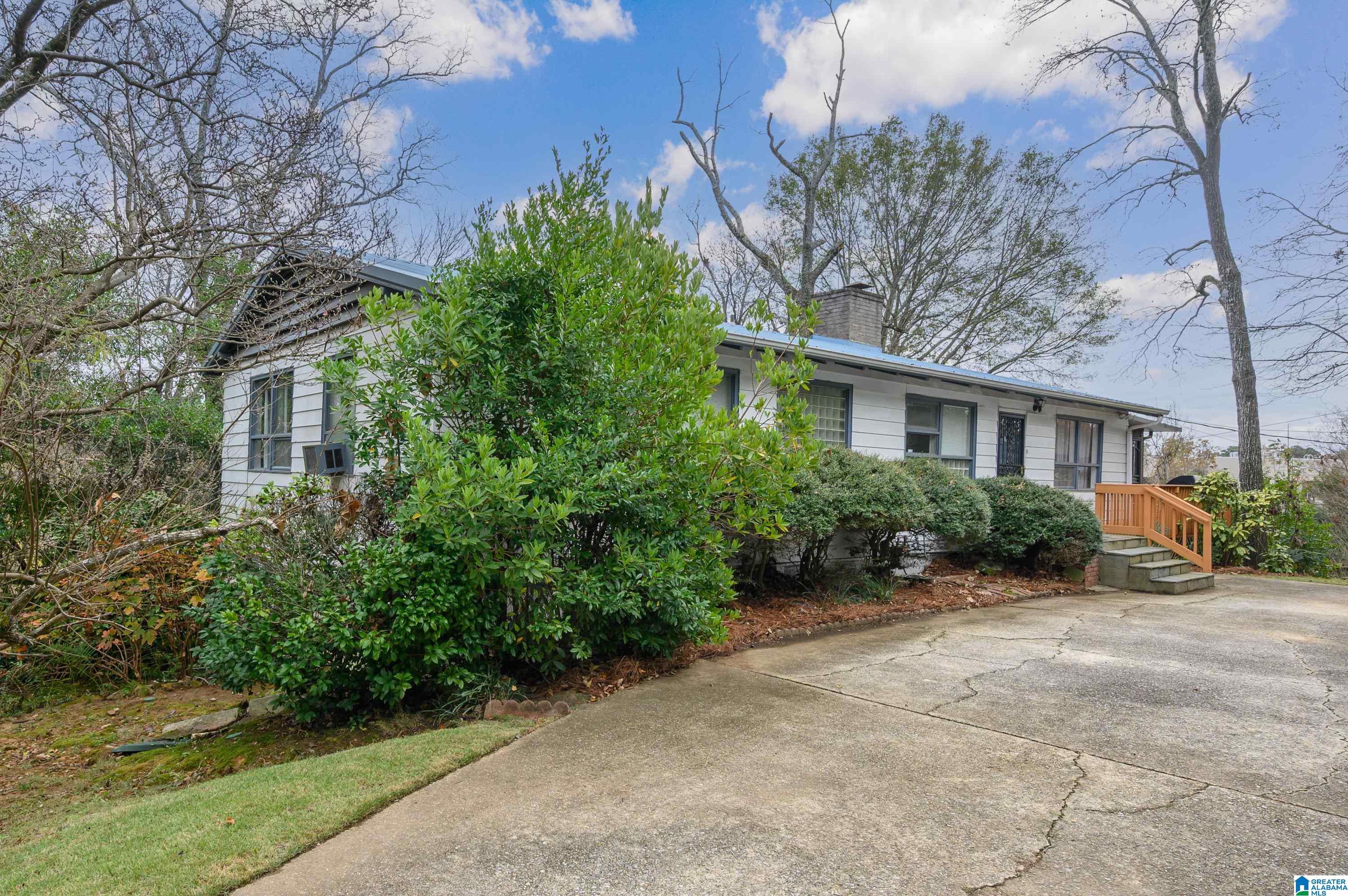 2053 CRESTMONT DRIVE