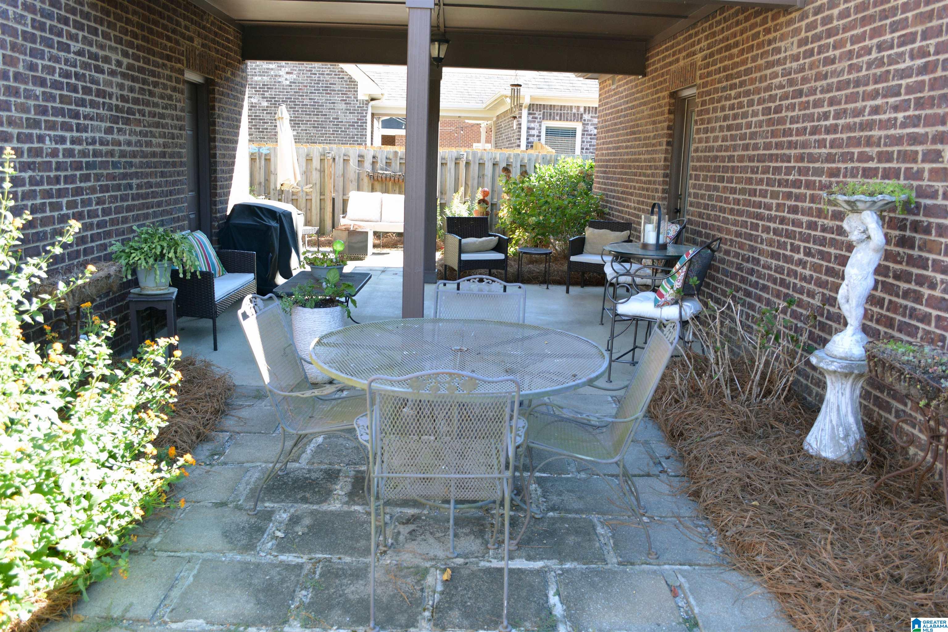 1726 CREEKSIDE DRIVE