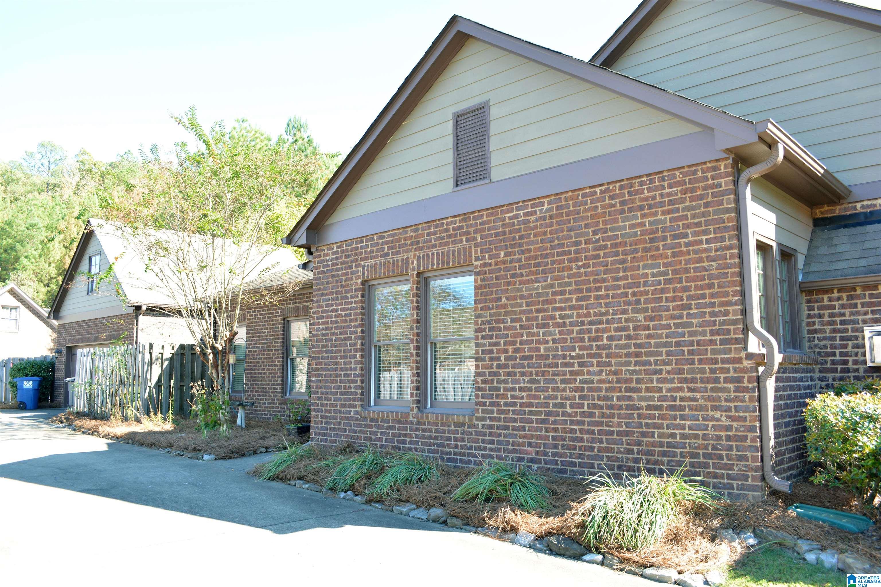 1726 CREEKSIDE DRIVE