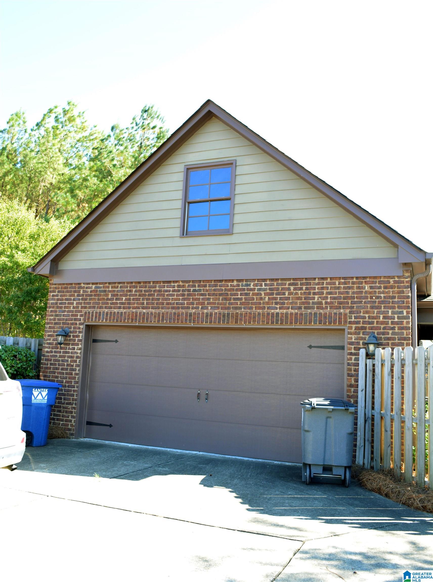 1726 CREEKSIDE DRIVE