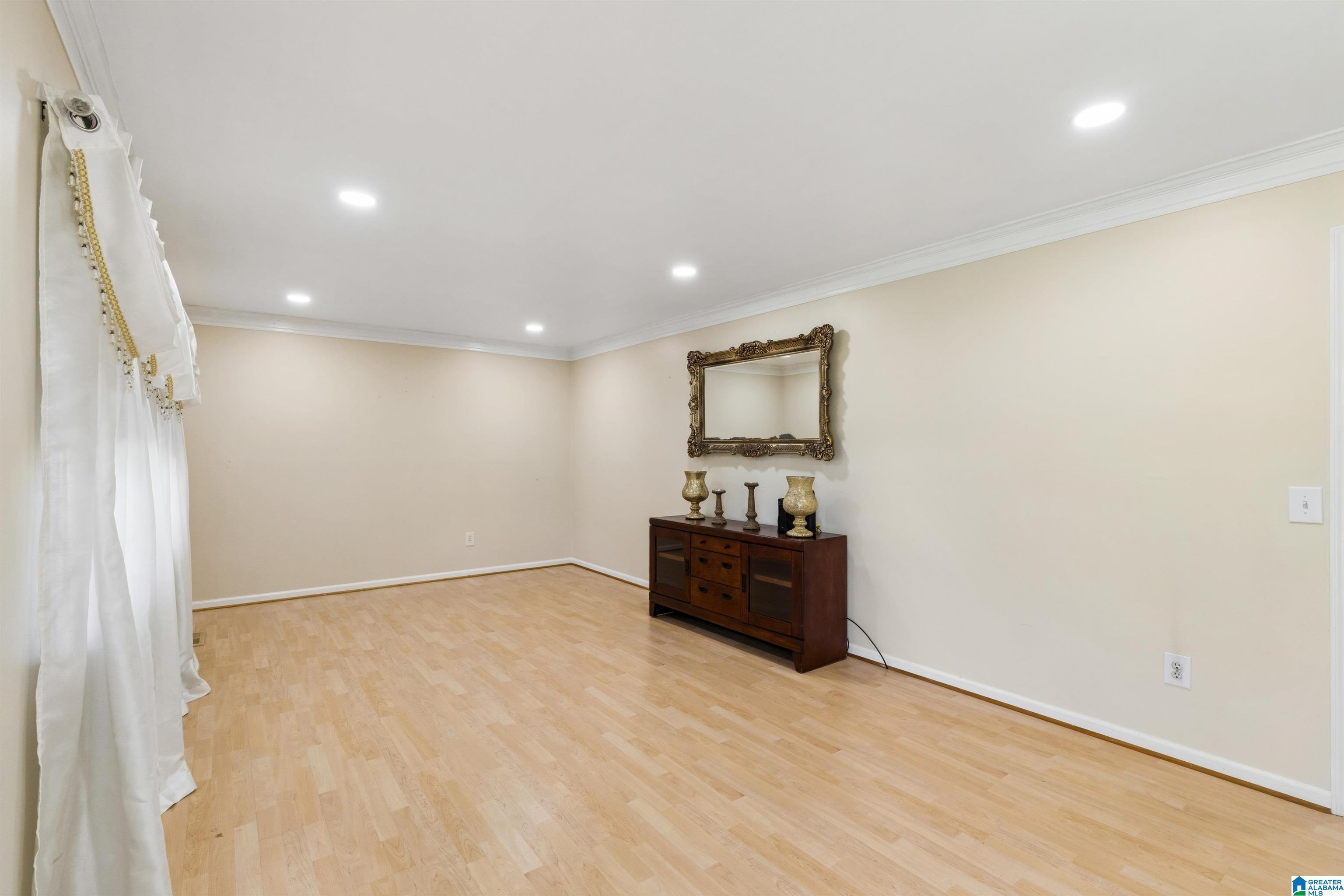 3332 CRESCENT DRIVE