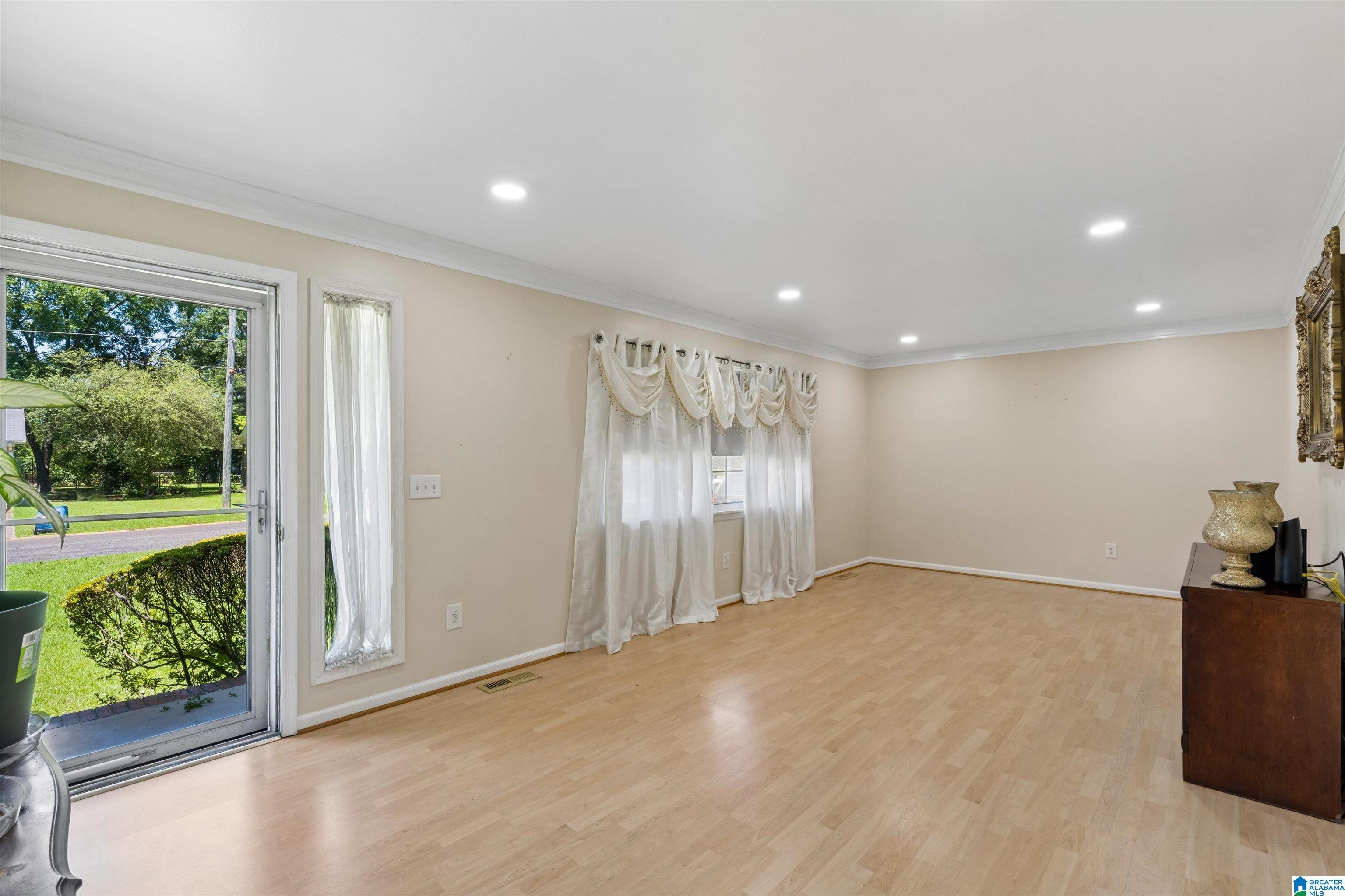 3332 CRESCENT DRIVE