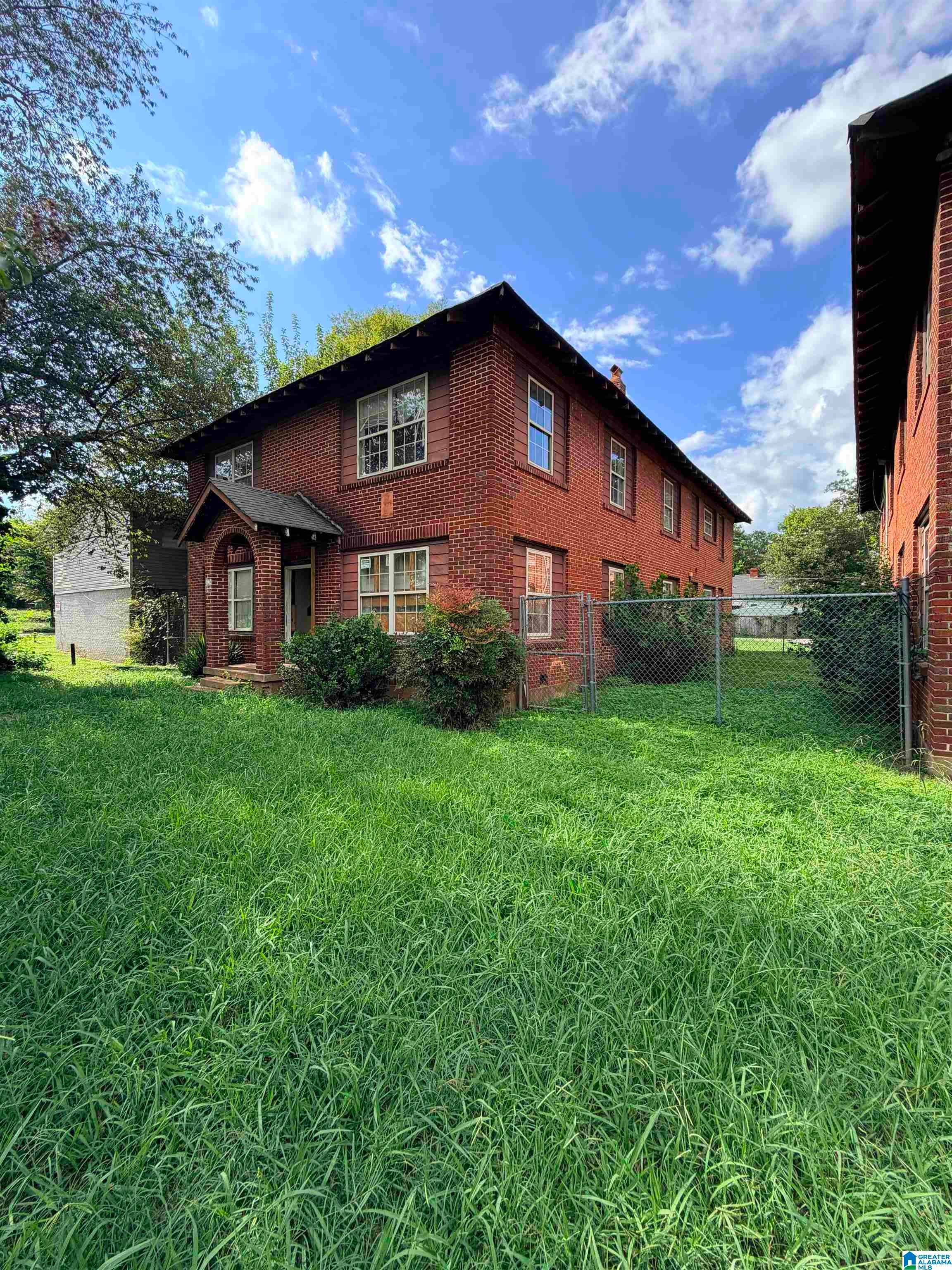 1124 4TH AVENUE W