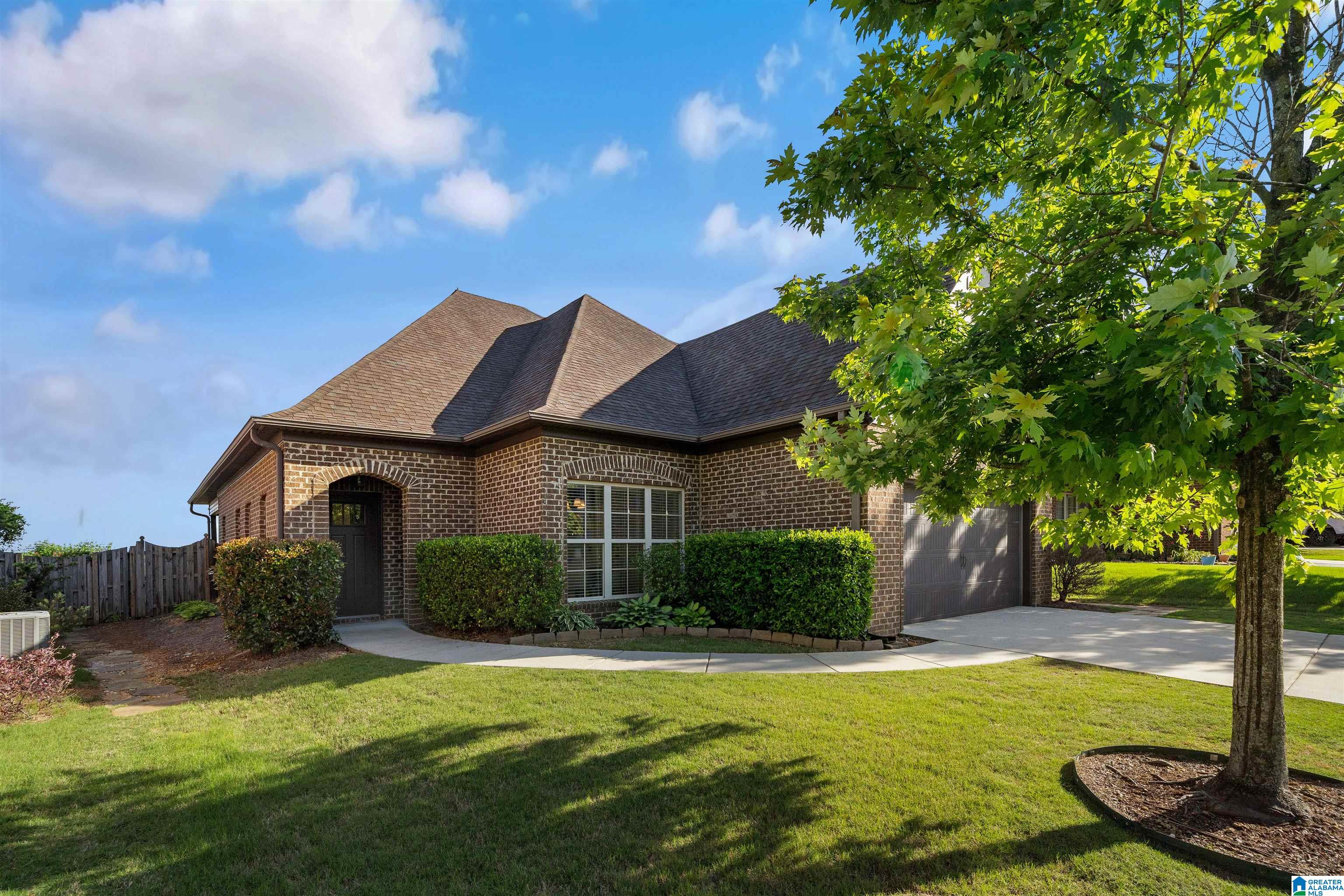 5905 LONGVIEW LANE