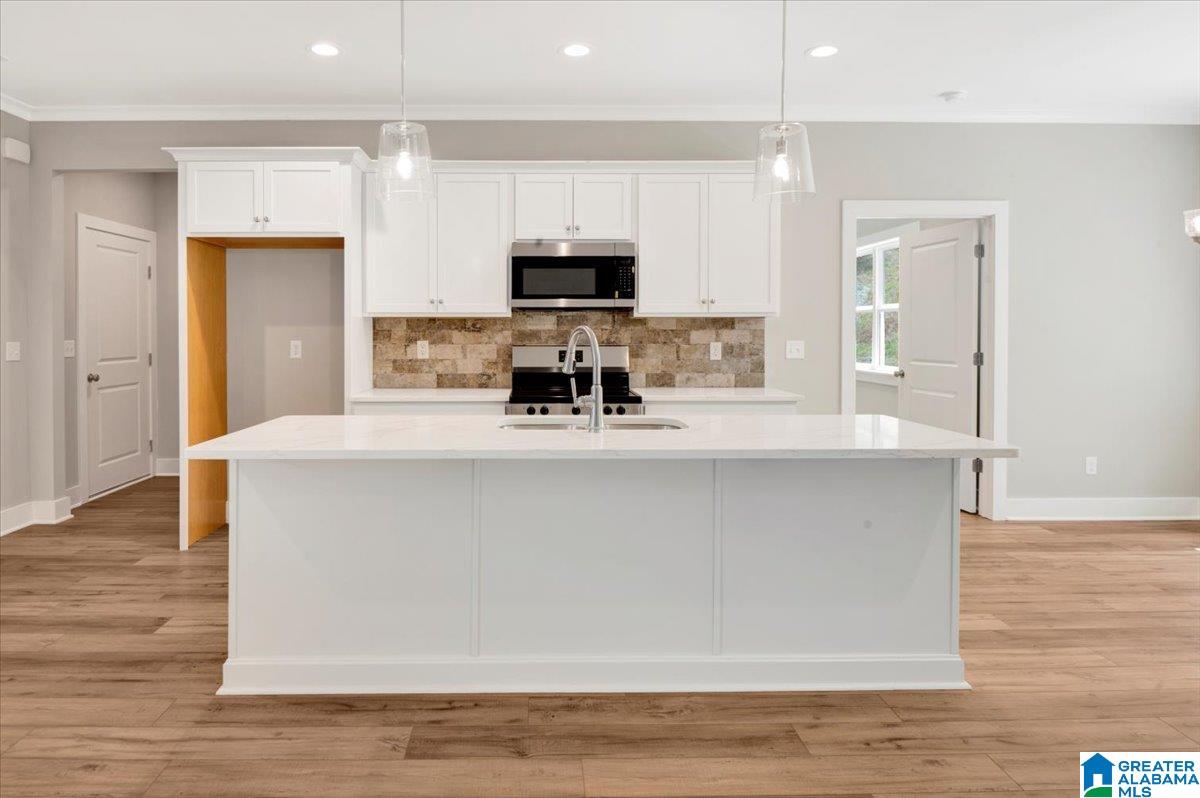 725 FALLVIEW LANE