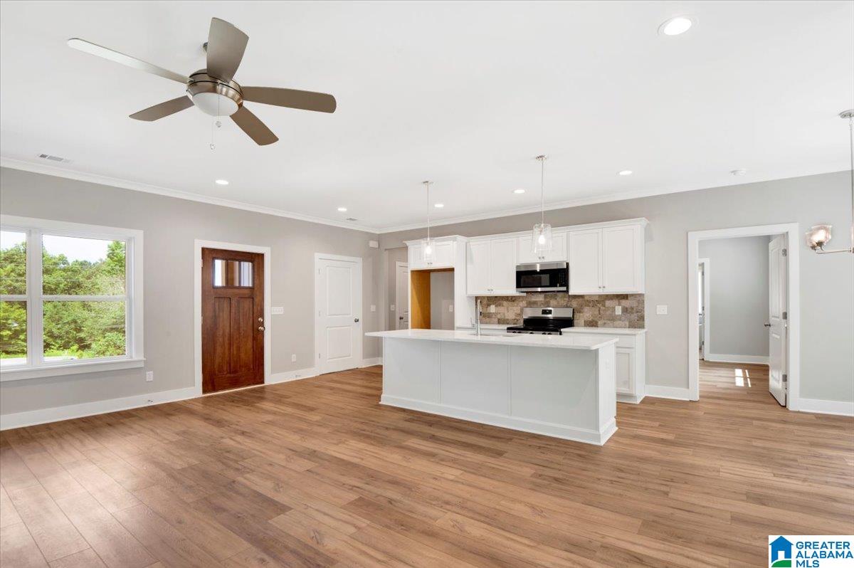 725 FALLVIEW LANE