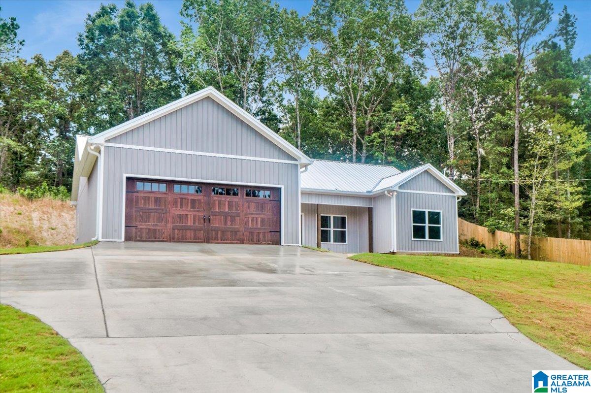 725 FALLVIEW LANE
