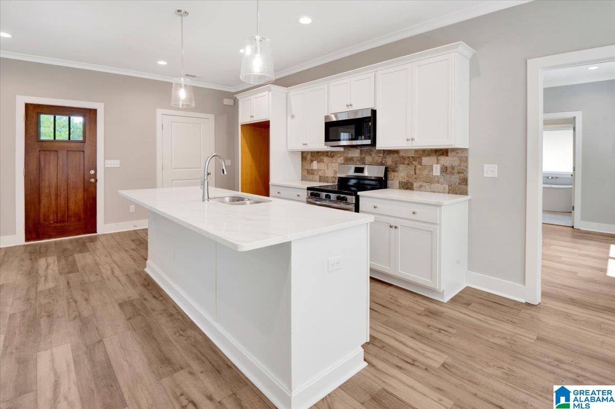 725 FALLVIEW LANE