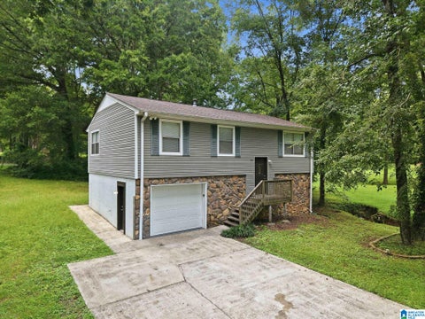 Photo of 7322 Cavern Road, TRUSSVILLE, AL 35173 (MLS # 21461969)
