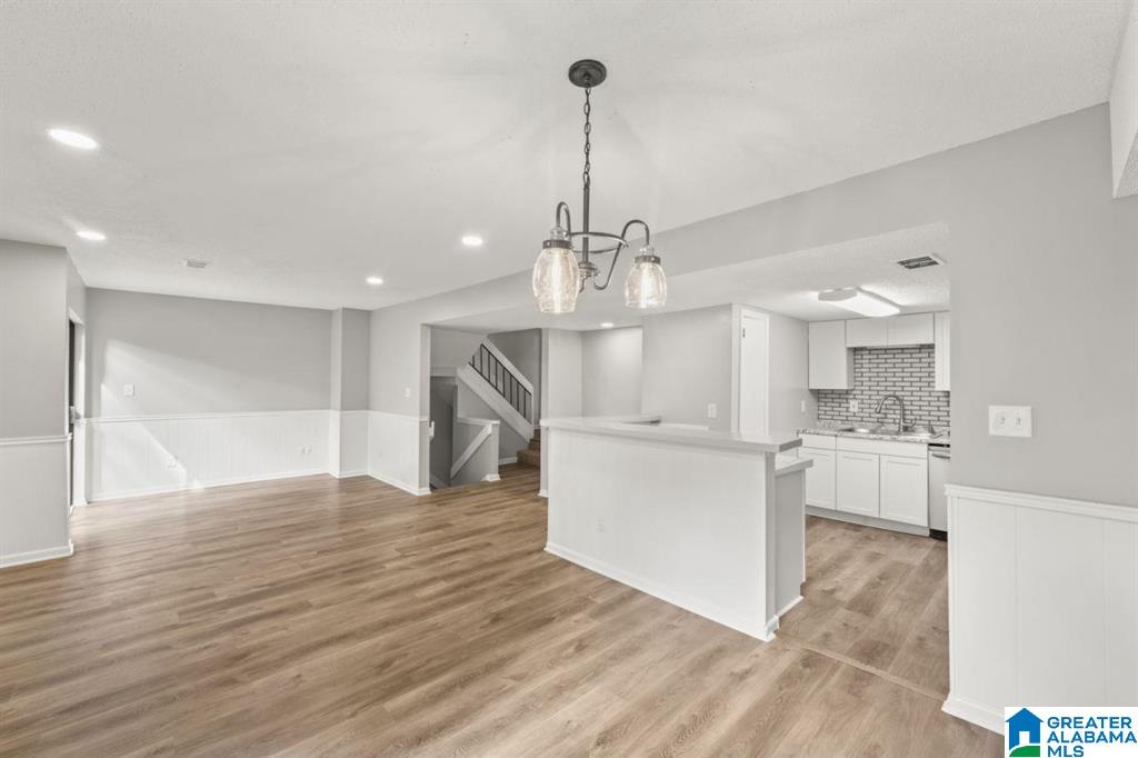 2423 EAGLE COURT 2423
