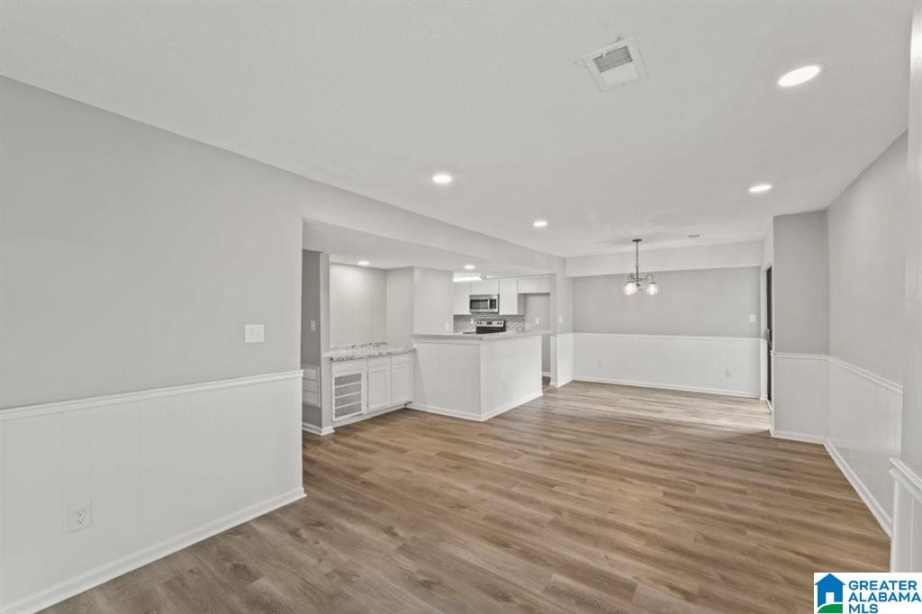2423 EAGLE COURT 2423