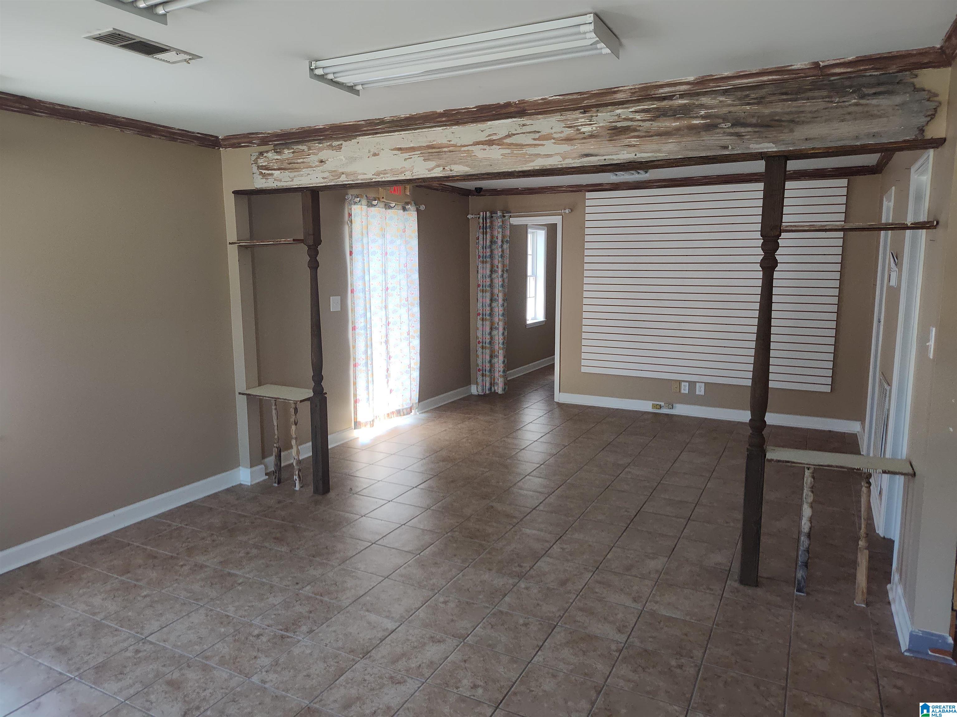 407 W FORT WILLIAMS STREET