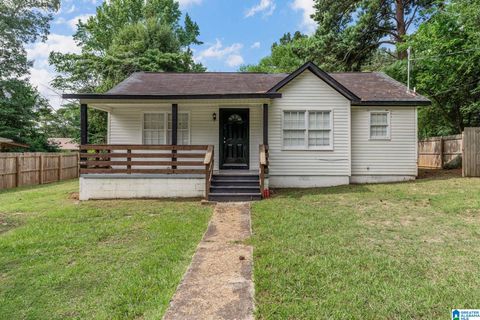 Photo of 109 19th Avenue NW, CENTER POINT, AL 35215 (MLS # 21458828)