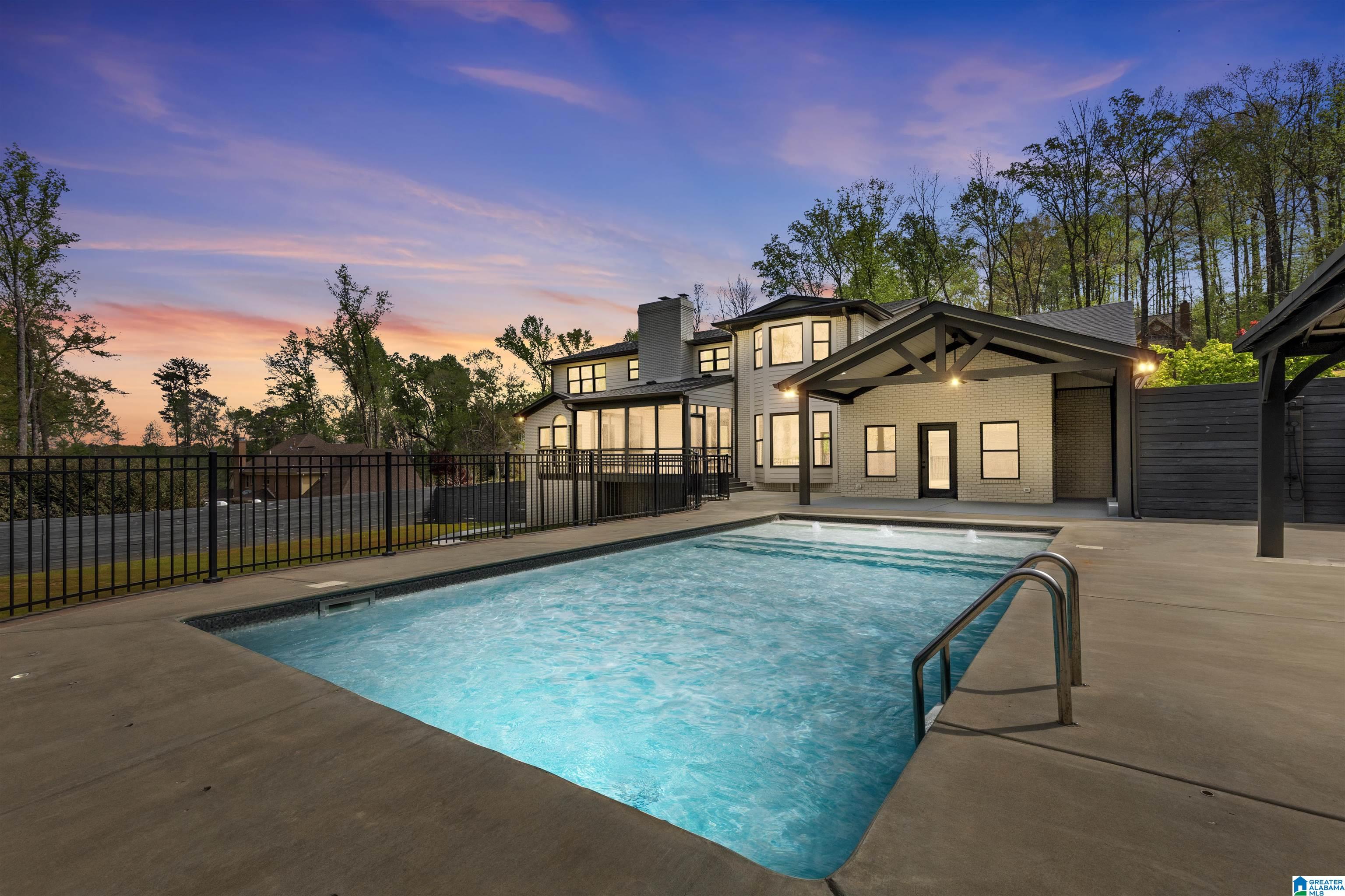 5556 PARKVIEW CIRCLE