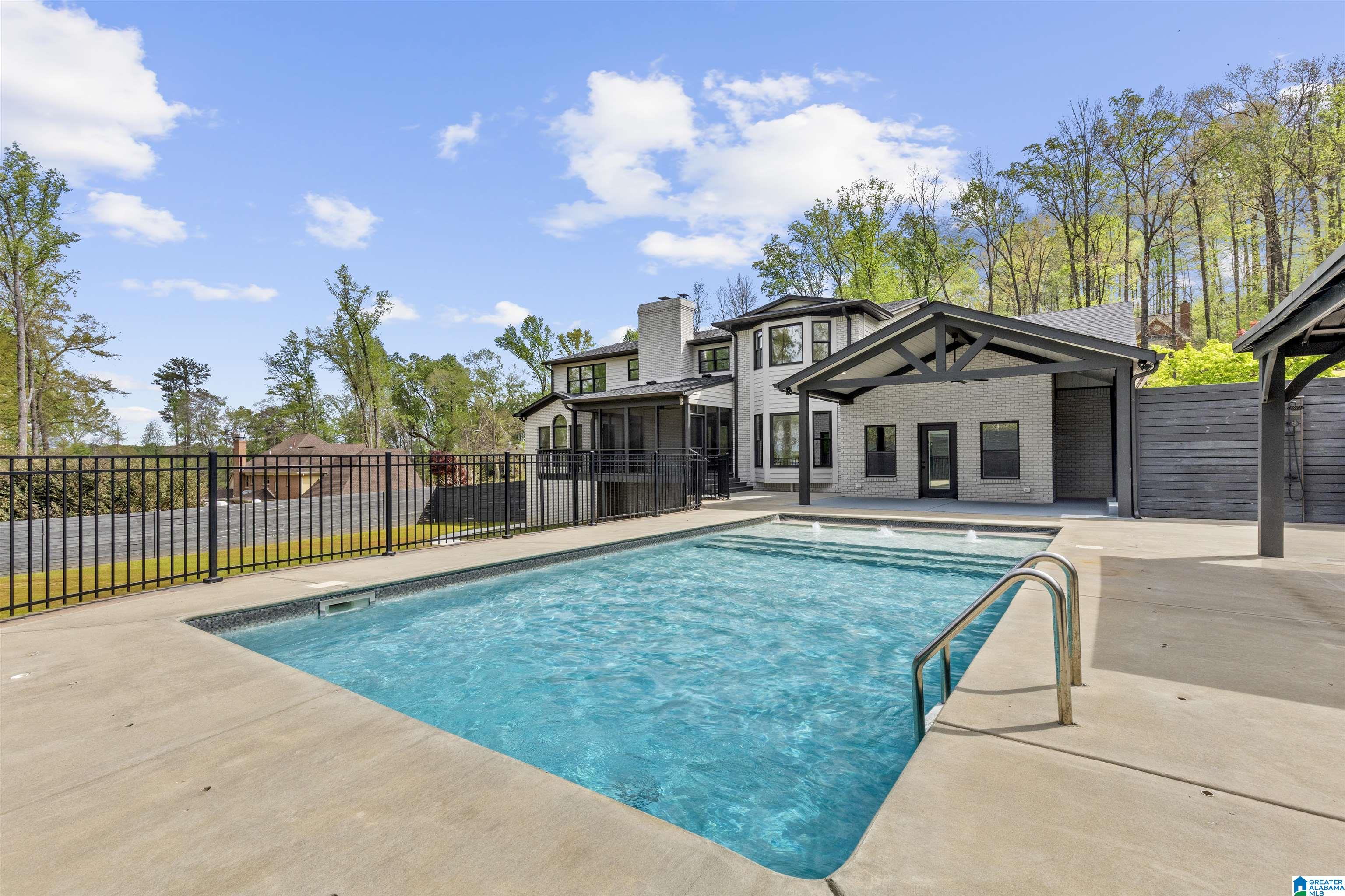 5556 PARKVIEW CIRCLE