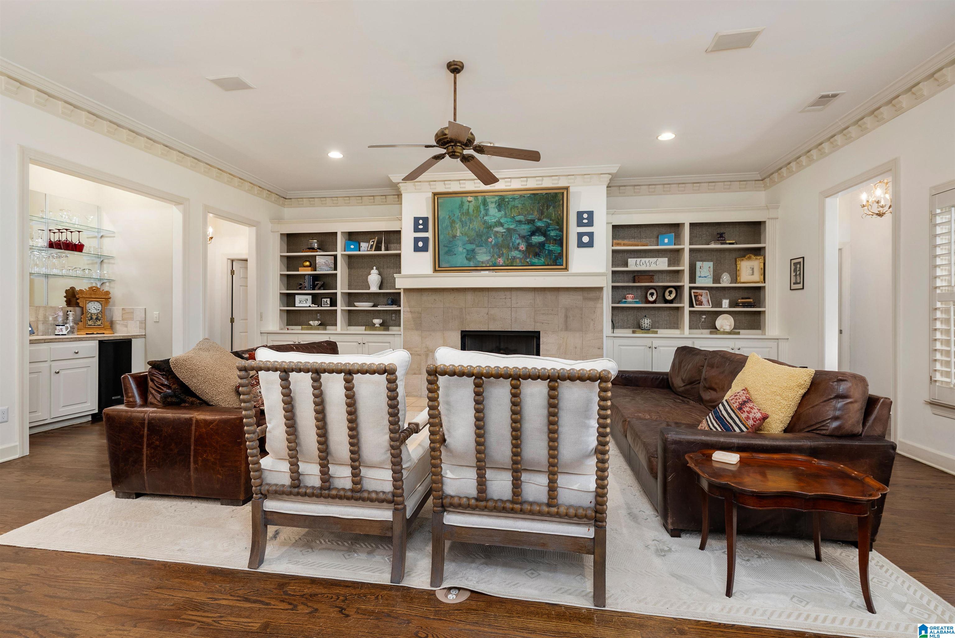 2821 LAKE CREST DRIVE