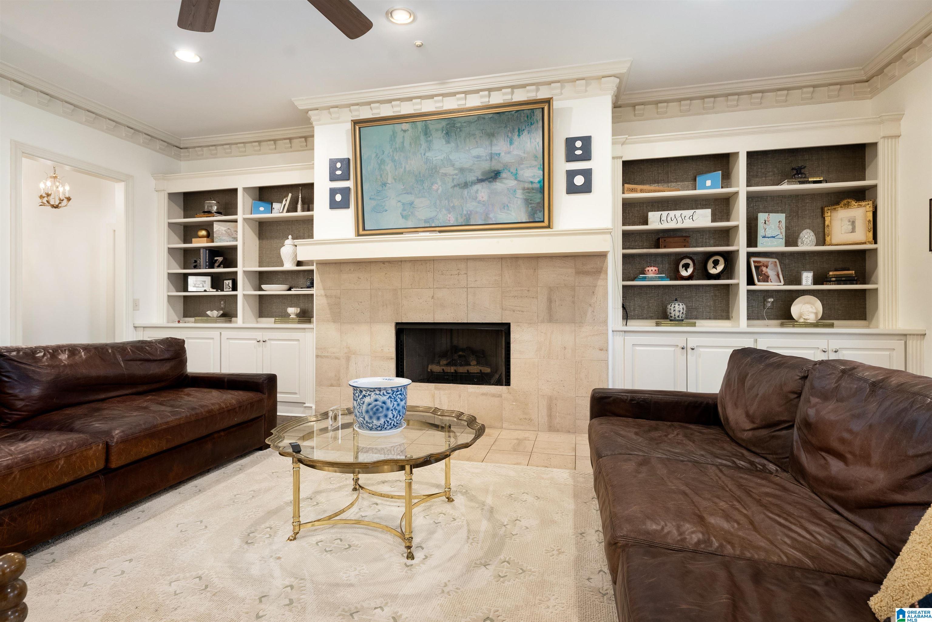 2821 LAKE CREST DRIVE