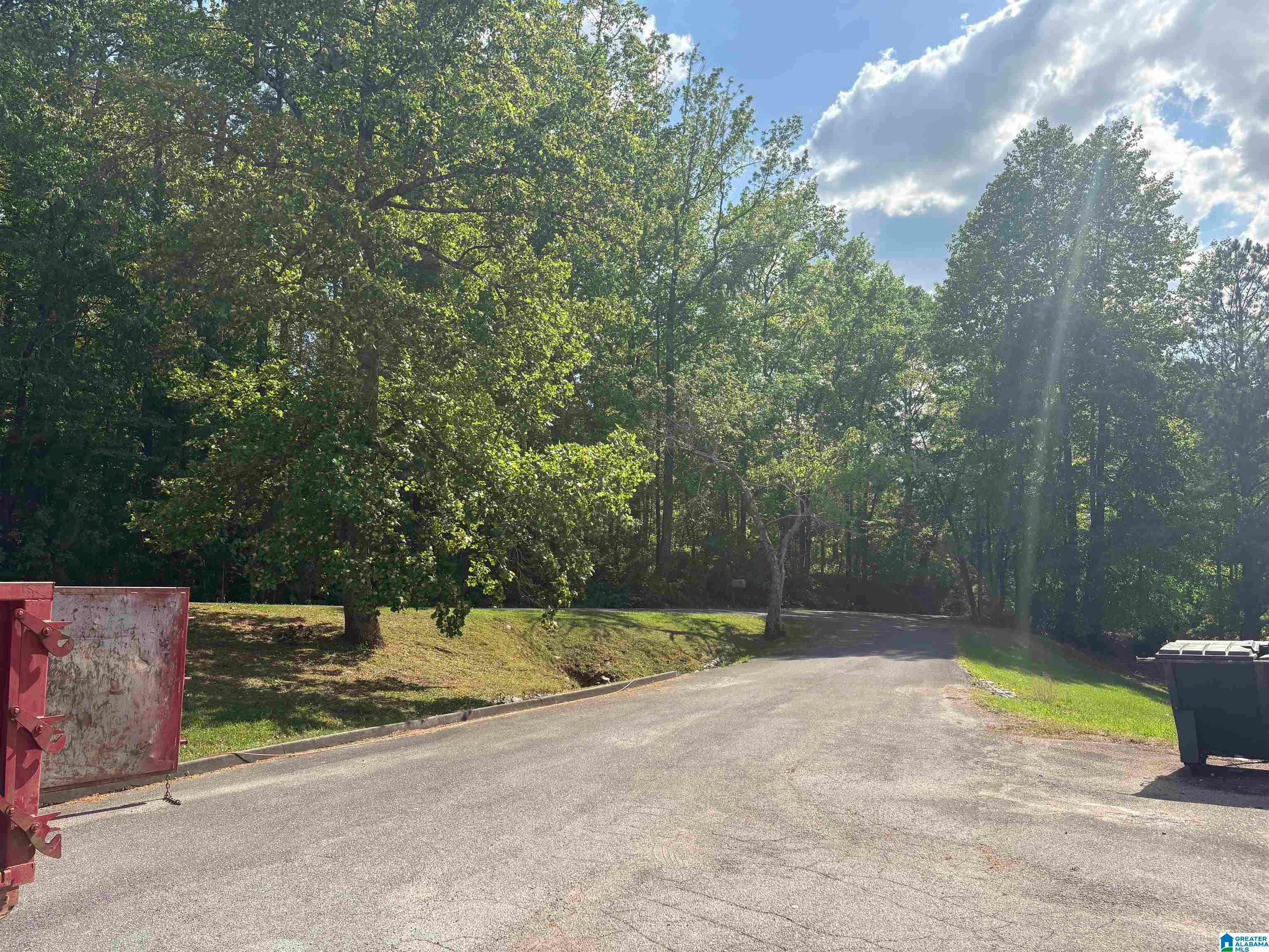 500 WOODLAND AVENUE