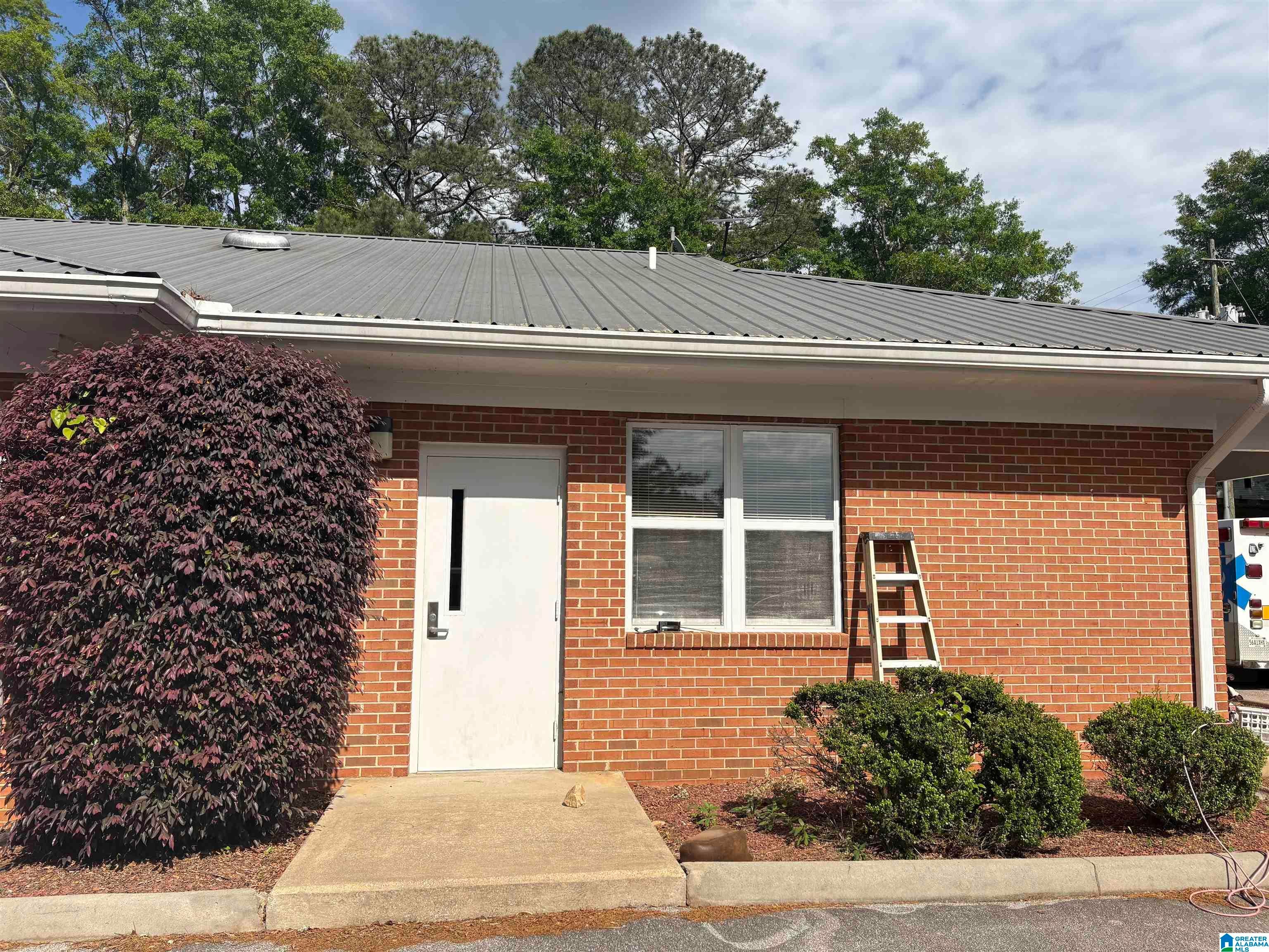 500 WOODLAND AVENUE