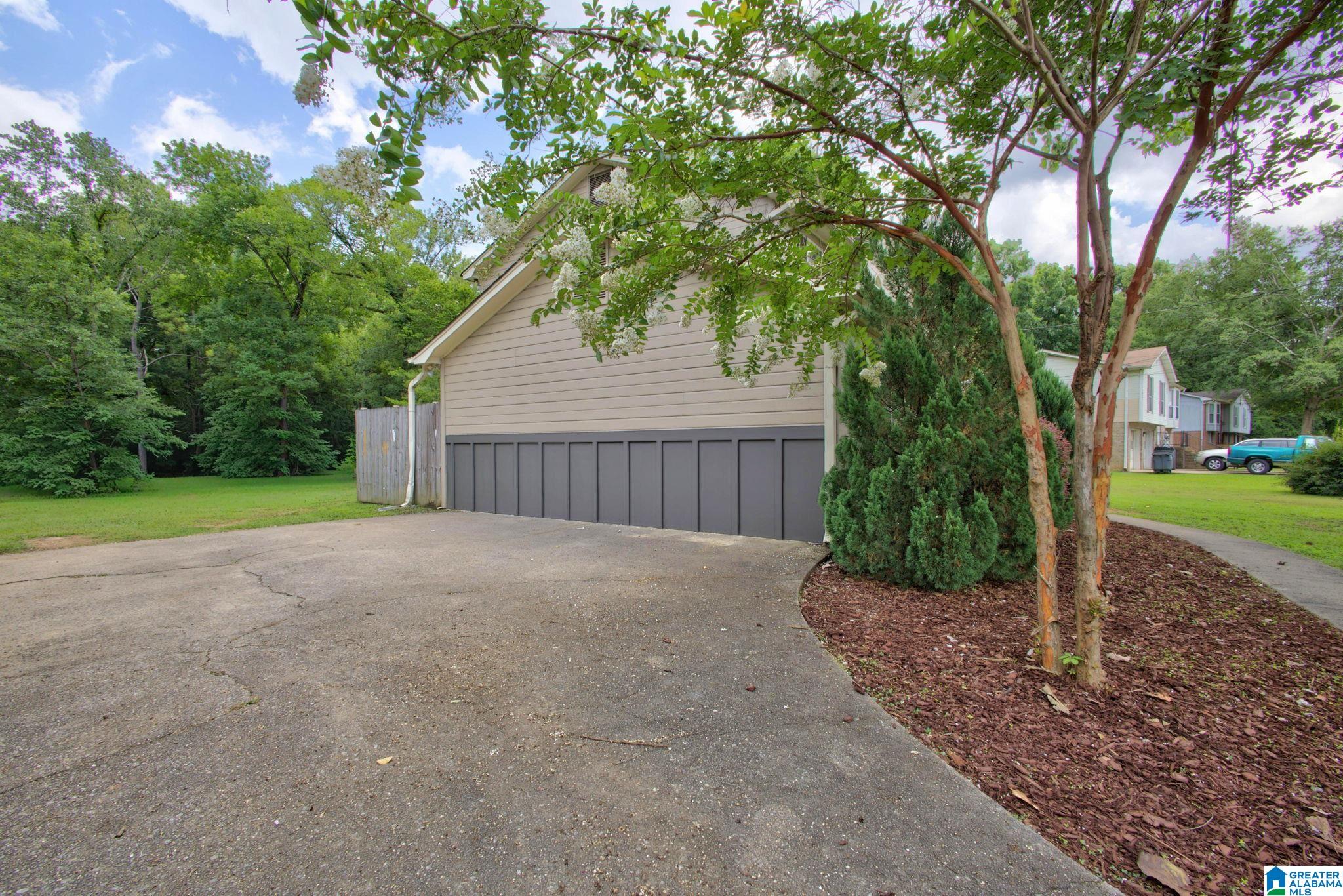 4504 ENGLEWOOD ROAD - Photo 3