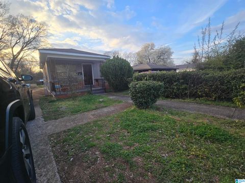 Photo of 1520 20th Place SW, BIRMINGHAM, AL 35211 (MLS # 21448732)