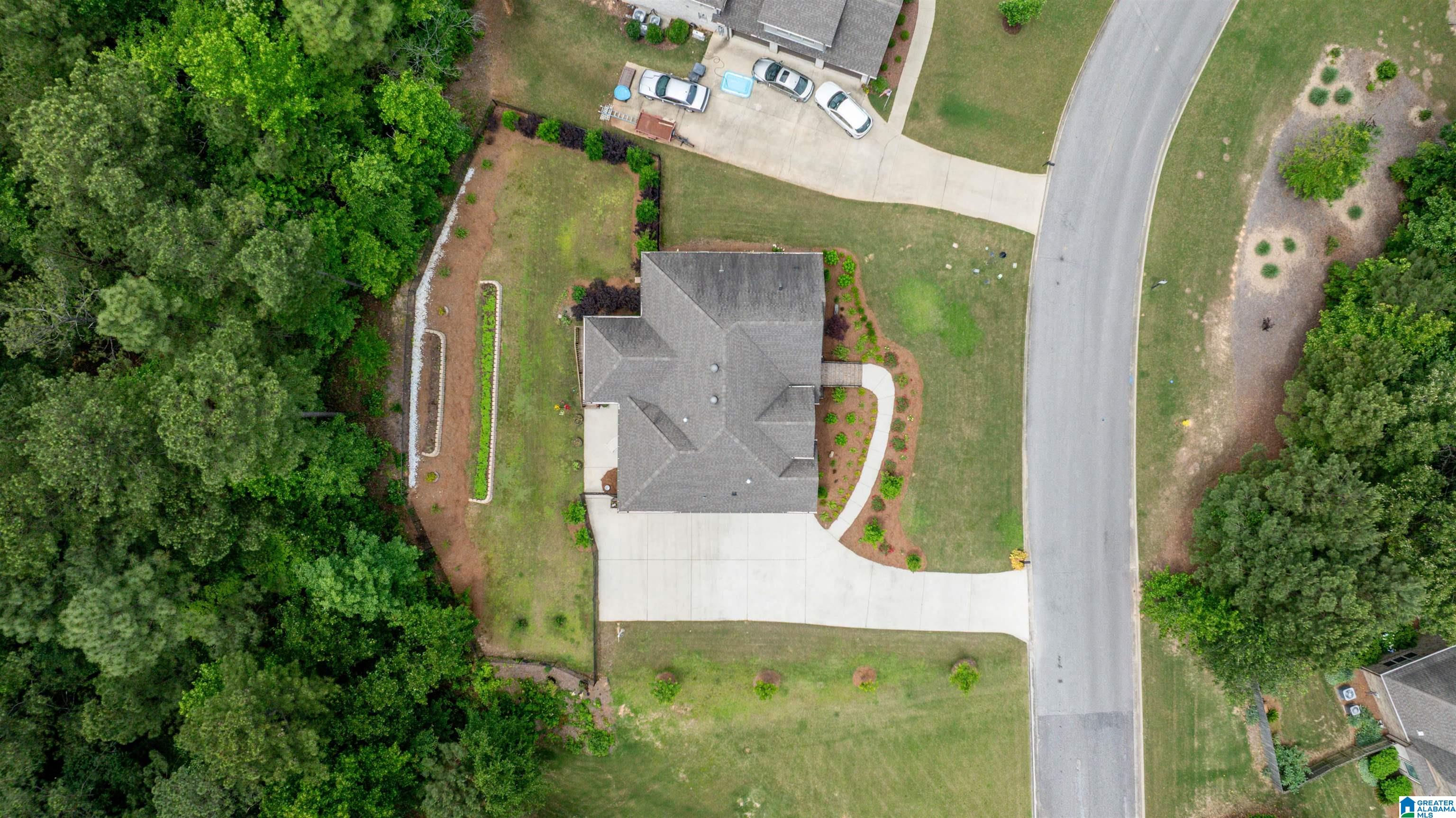 205 GREY OAKS DRIVE