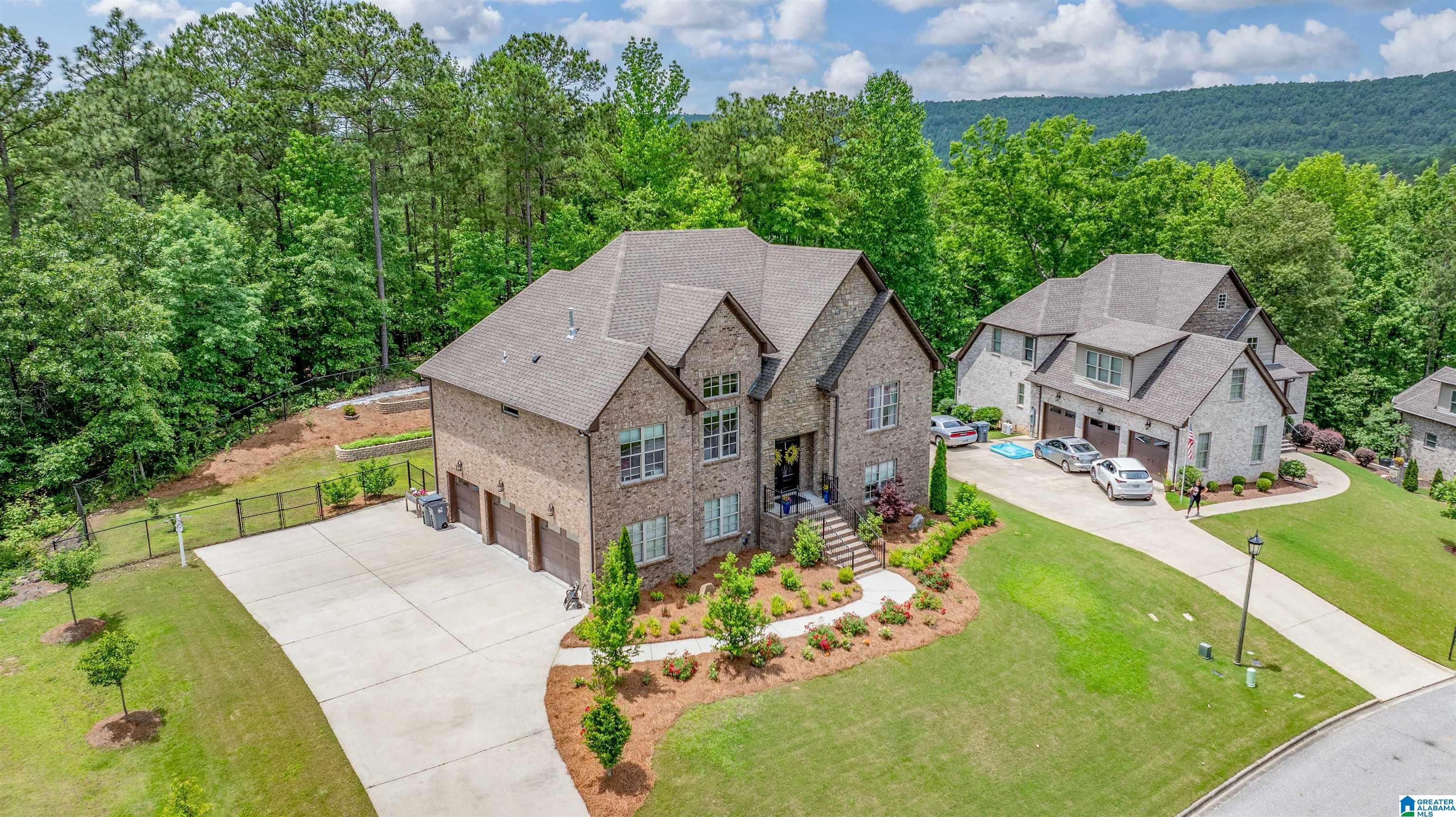 205 GREY OAKS DRIVE