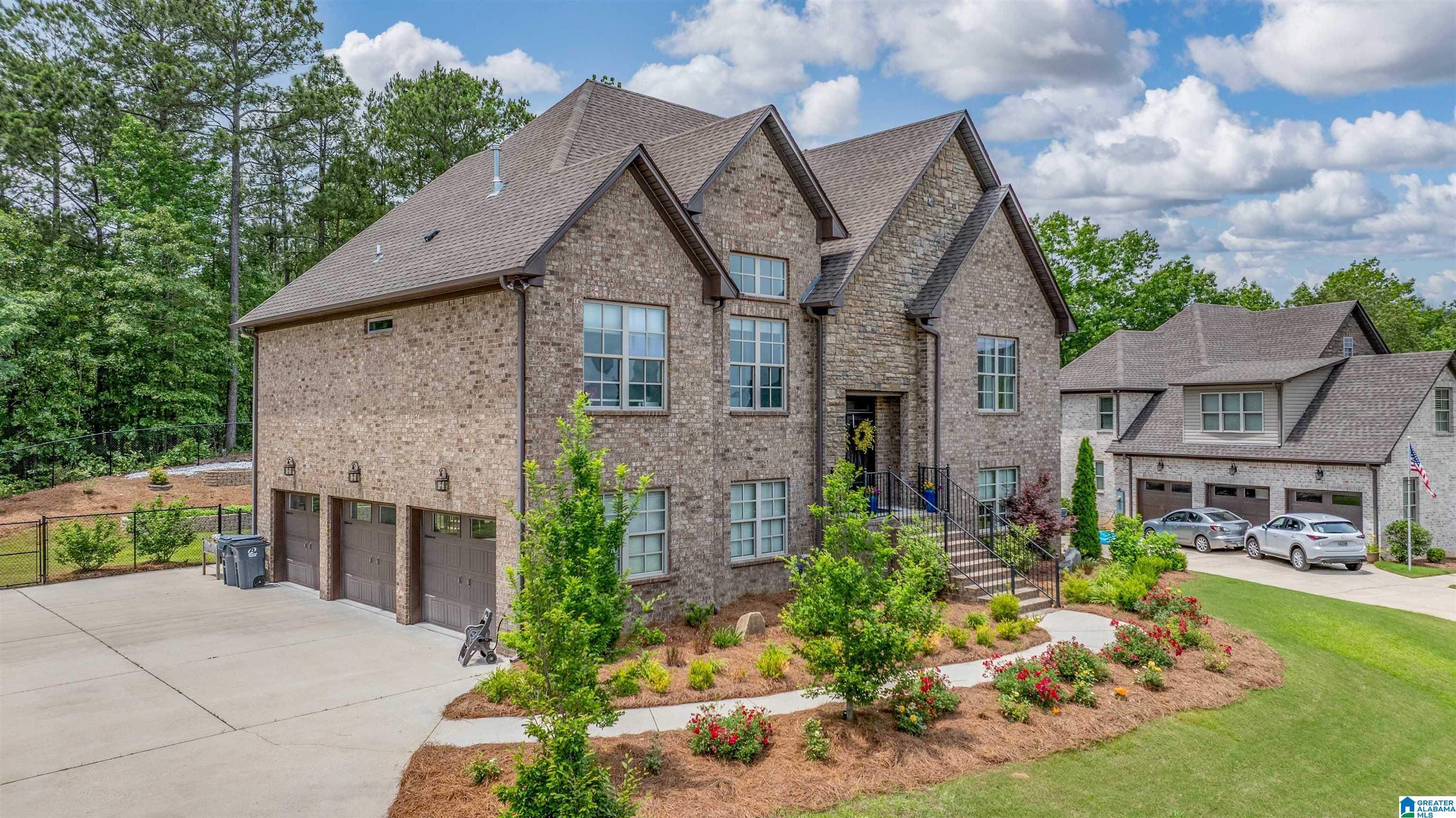205 GREY OAKS DRIVE
