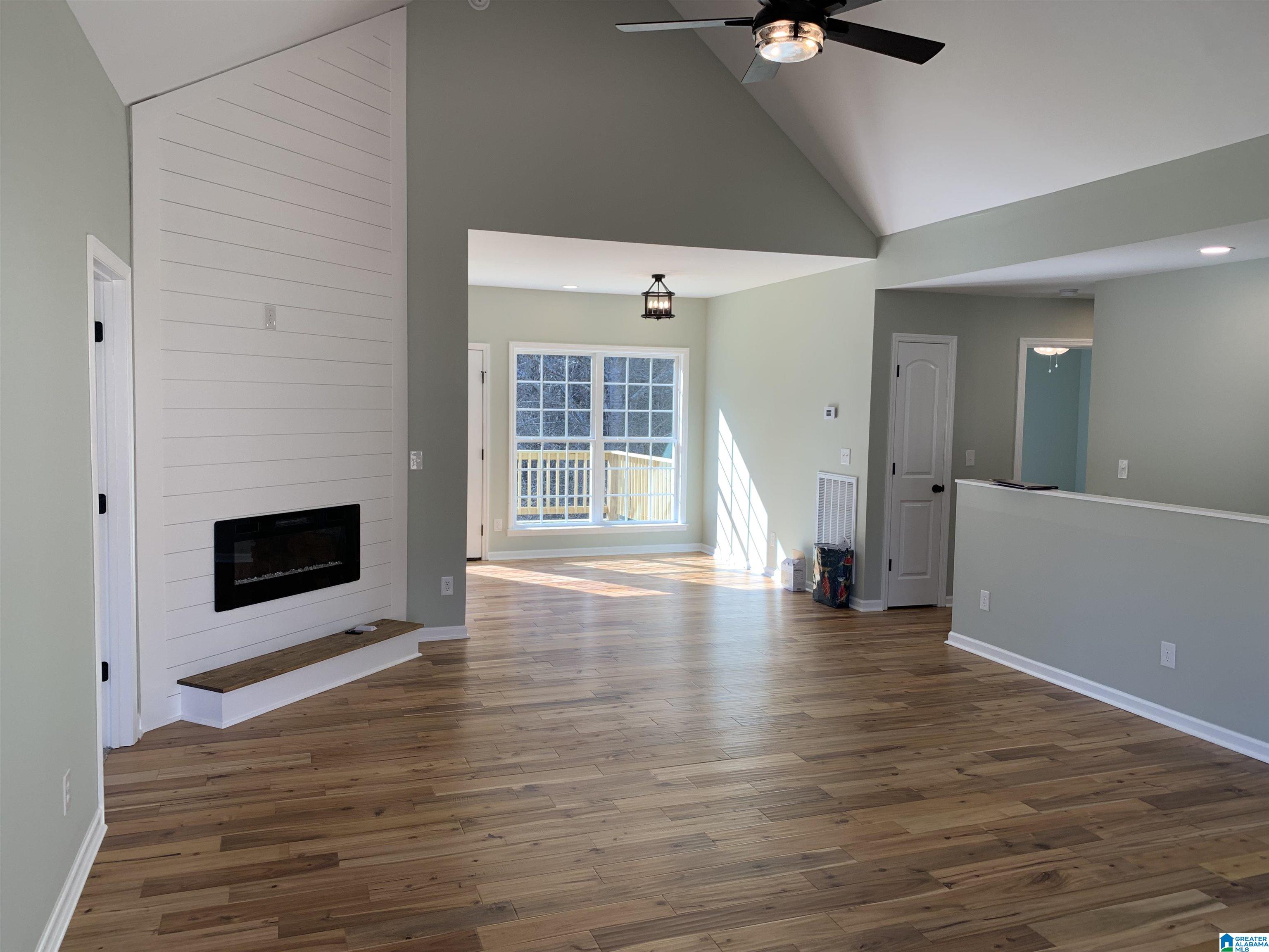 821 LAKESHORE CIRCLE